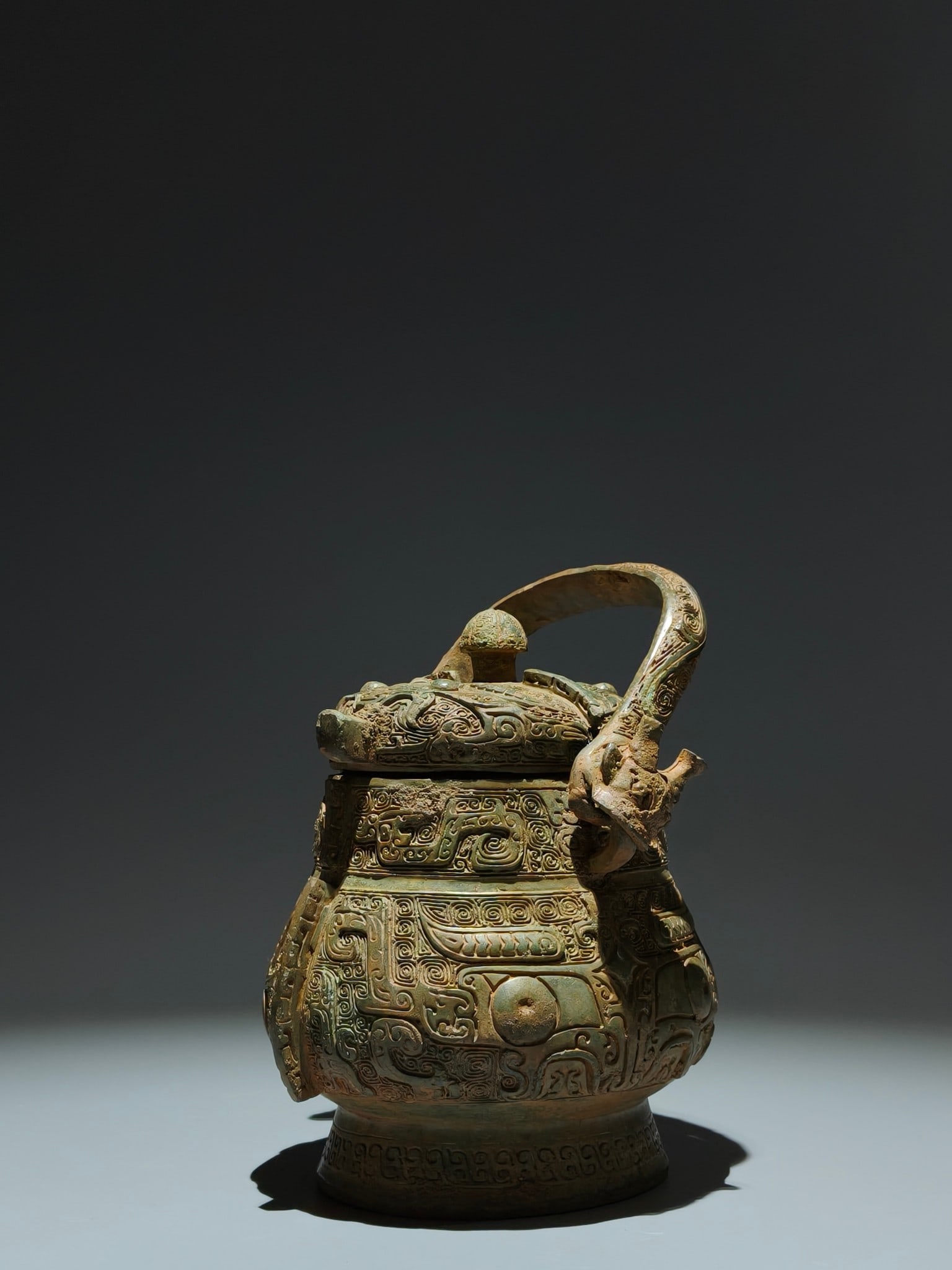 An Archaic Bronze Beast-Face Pattern Loop-Handled Pot - 4