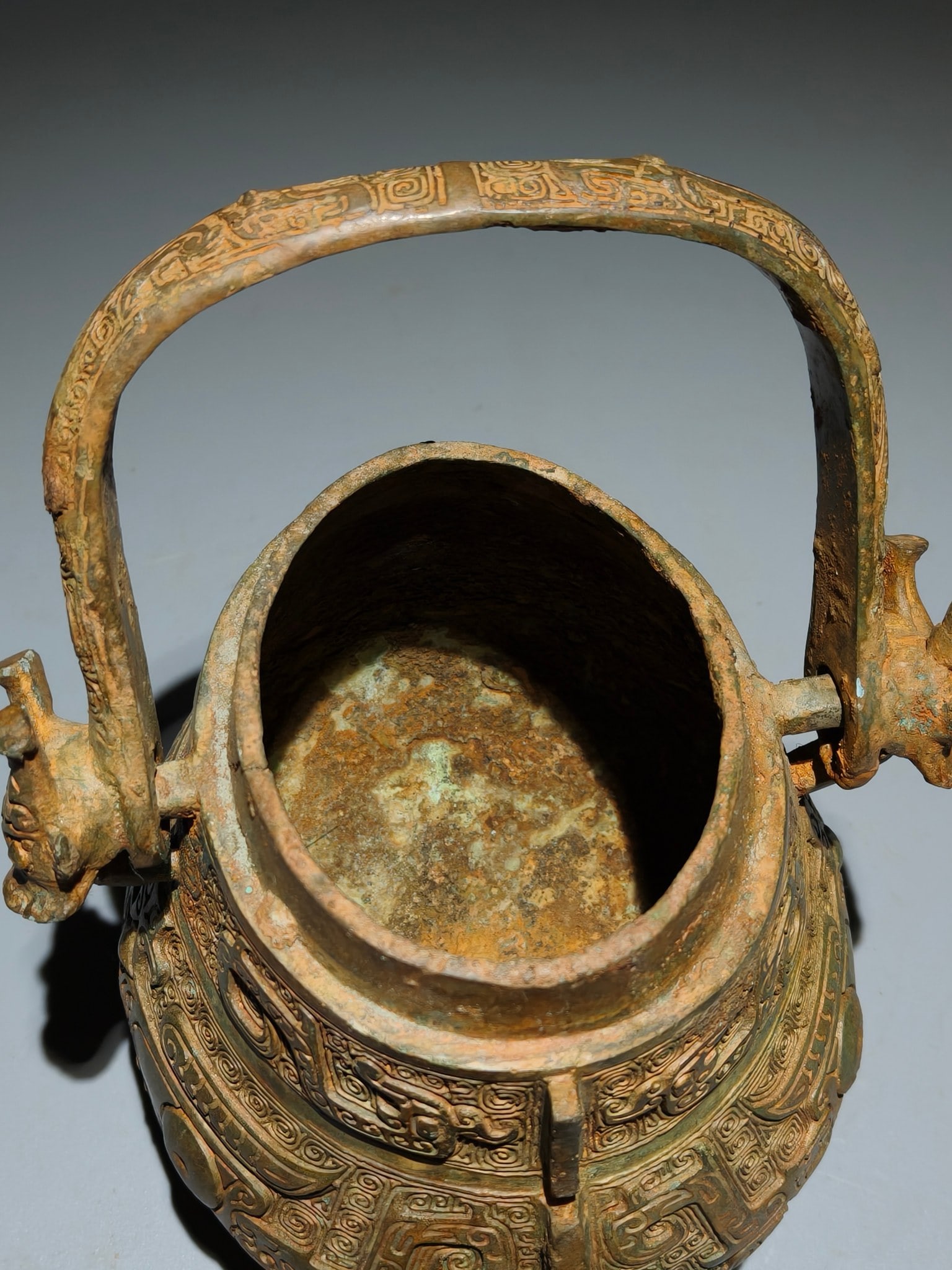 An Archaic Bronze Beast-Face Pattern Loop-Handled Pot - 7