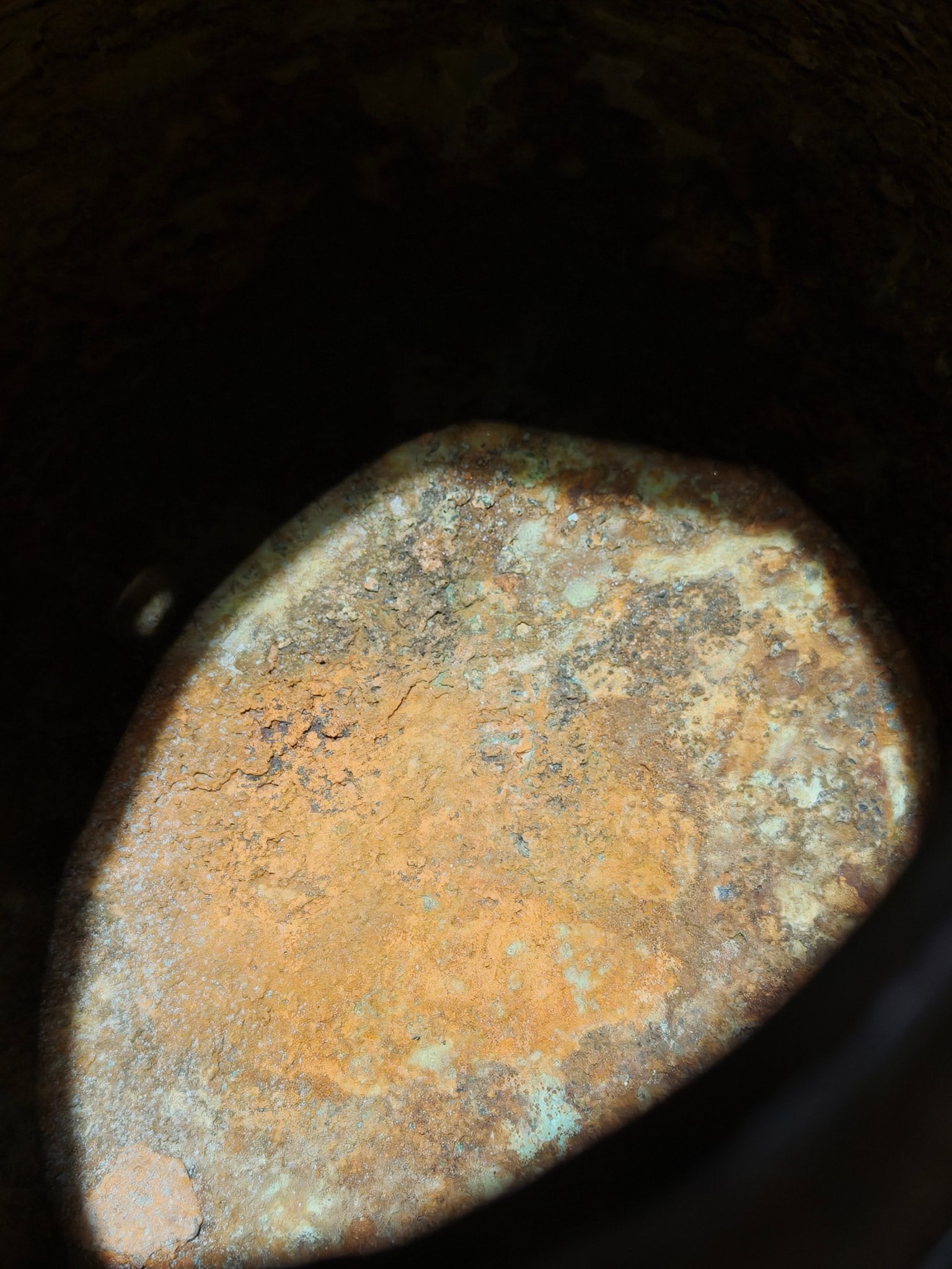 An Archaic Bronze Beast-Face Pattern Loop-Handled Pot - 8