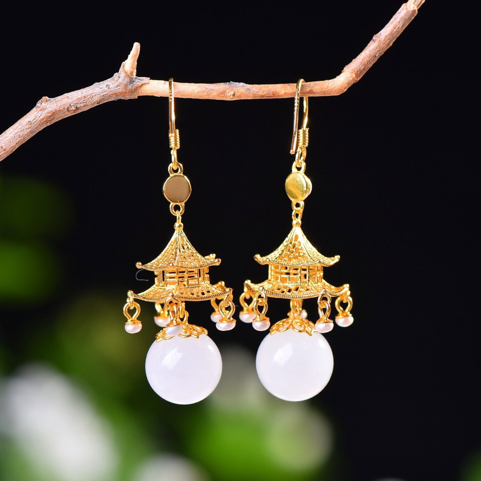 A Pair of Exquisite Sterling Silver-Gold Plated Inlaid White Jade Earrings,Inlaid Pearls: A Pair of Exquisite Sterling Silver-Gold Plated Inlaid White Jade Earrings,Inlaid Pearls,Size:12mmx12mm 