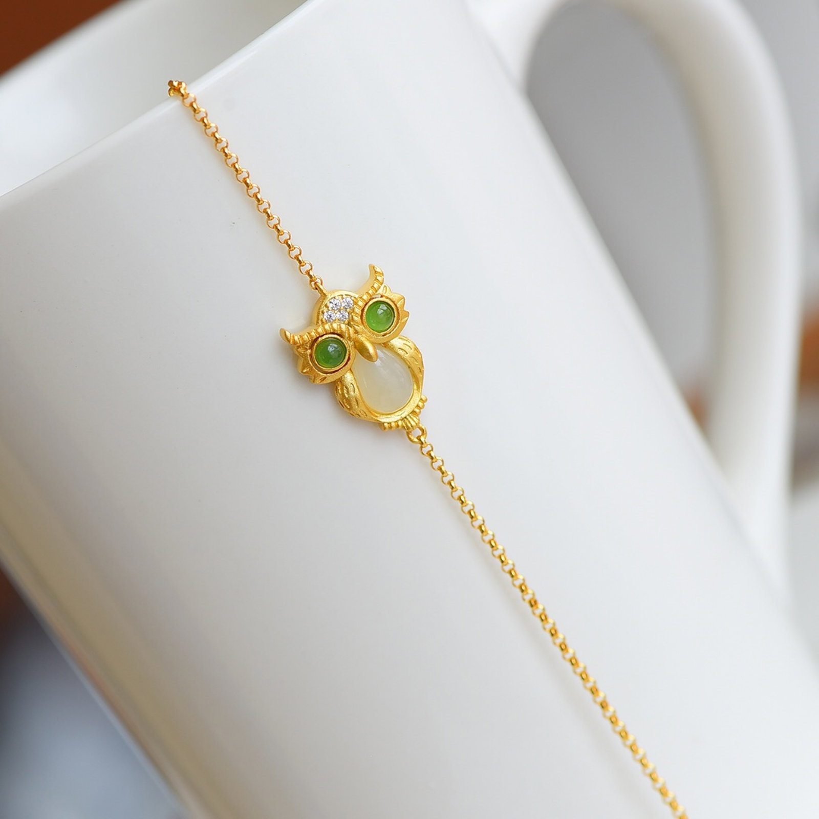 An Exquisite Sterling Silver-Gold Plated Inlaid White Jade Bracelets,Inlaid Jasper and Gems: An Exquisite Sterling Silver-Gold Plated Inlaid White Jade Bracelets,Inlaid Jasper and Gems,Size:6mmx9mm 