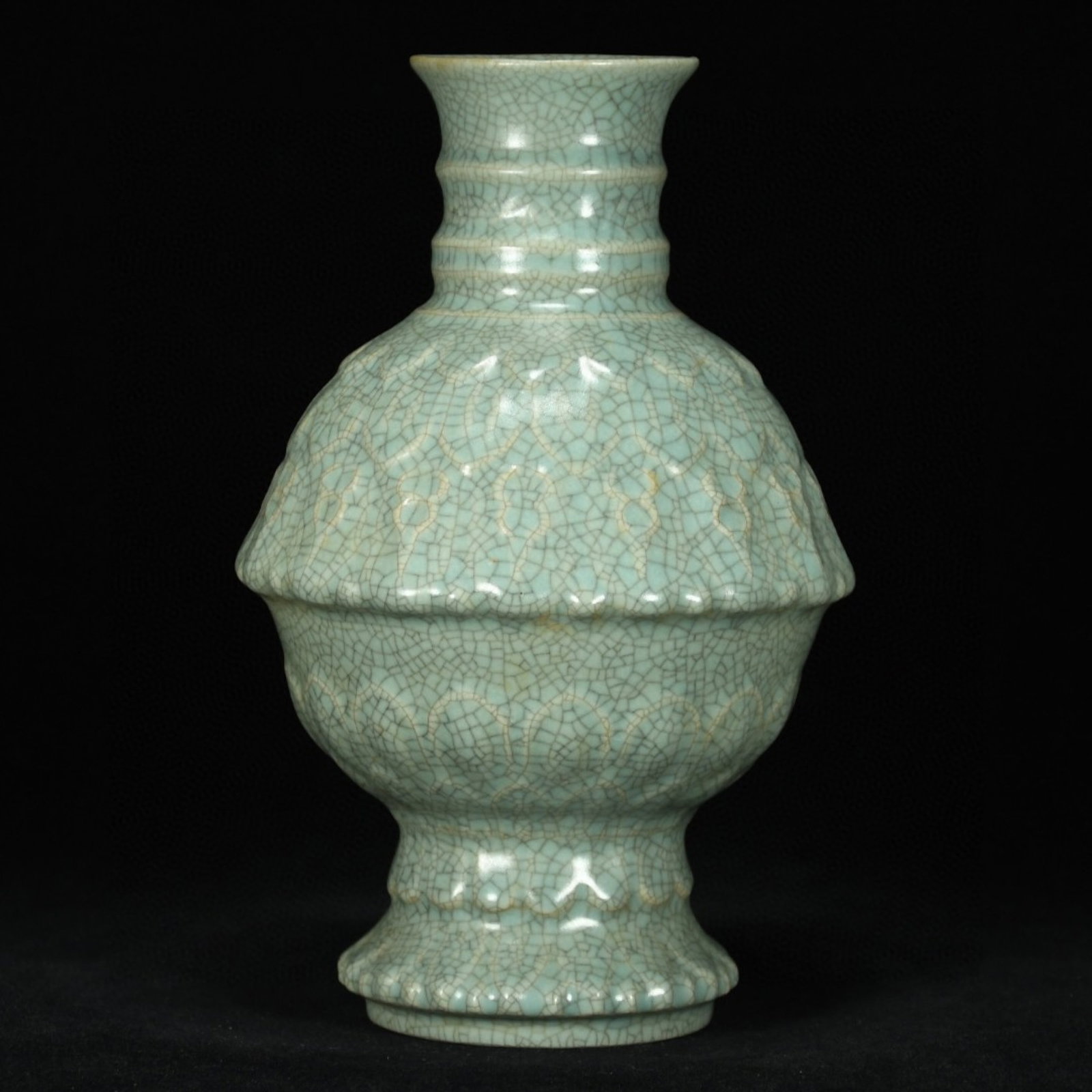 An Exquisite Ru yao Lotus Pattern Vase: An Exquisite Ru yao Lotus Pattern Vase,Song Dynasty,China,Size:8.3inx5.9in 汝窑莲花纹瓶,中国宋代