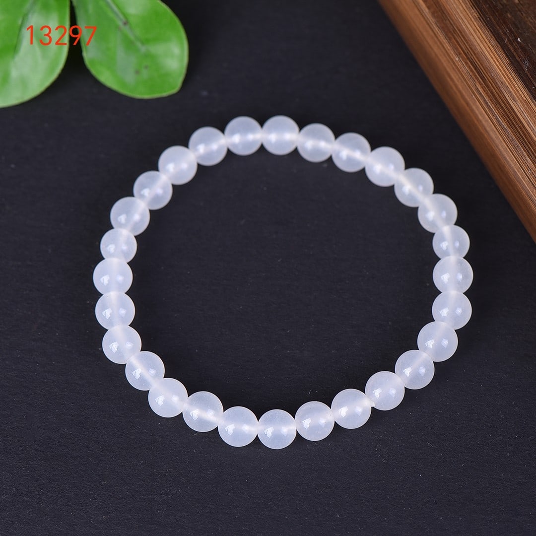 An Exquisite White Jade Bracelets: An Exquisite White Jade Bracelets,Size:6mm 寓意:吉祥如意 圆圆满满 白玉手串