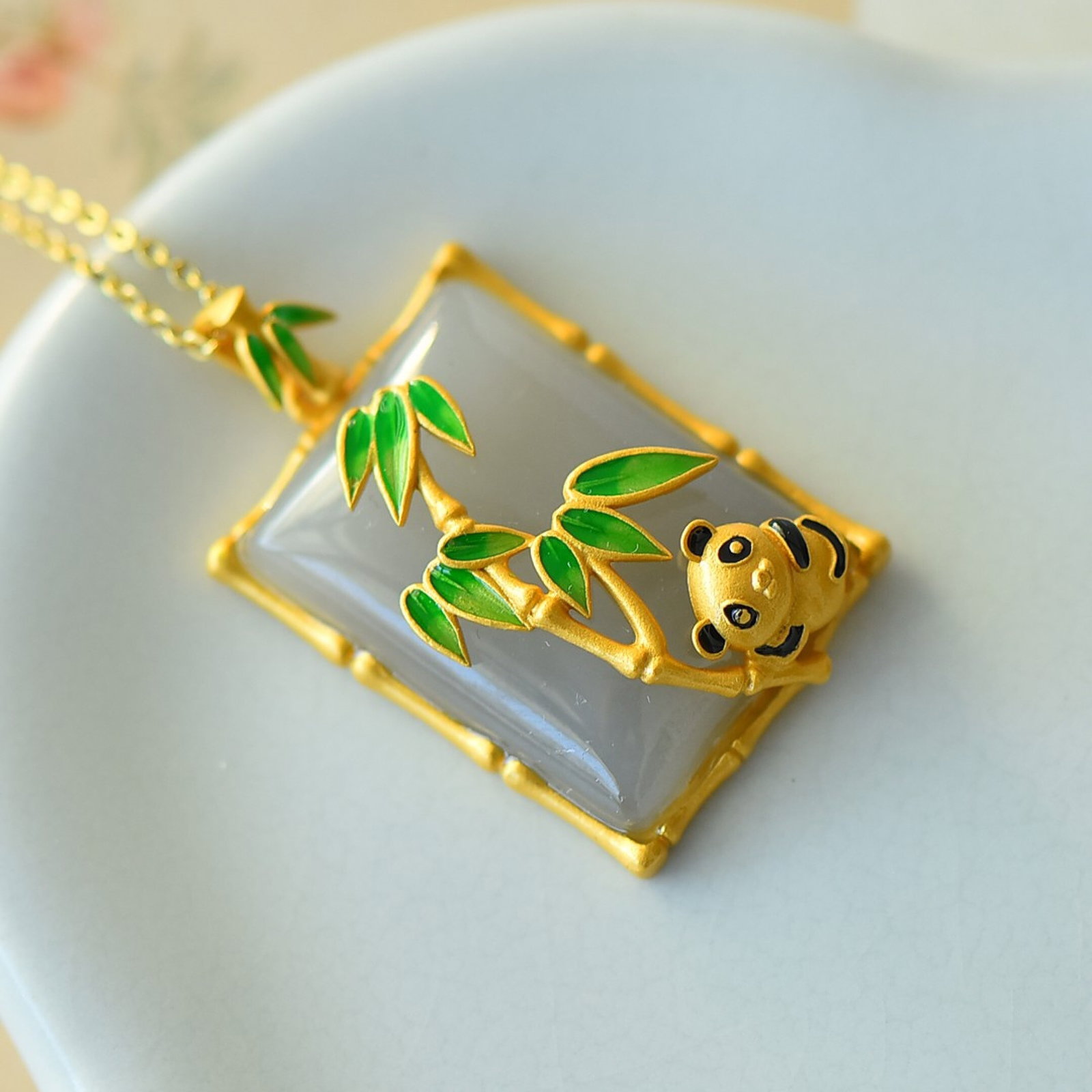 An Exquisite Sterling Silver-Gold Plated Inlaid White Jade Enamel Pendant: An Exquisite Sterling Silver-Gold Plated Inlaid White Jade Enamel Pendant,Size:17mmx25mm 纯银镀金镶白玉珐琅吊坠