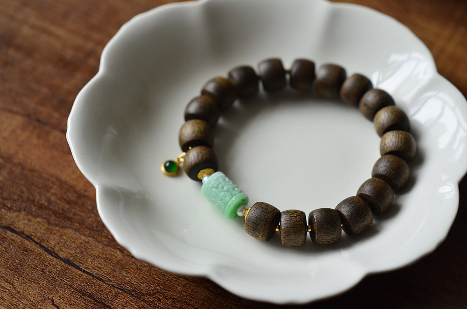 An Exquisite Eaglewood Bracelets: An Exquisite Eaglewood Bracelets,Size:8mmx11mm 沉香木手串