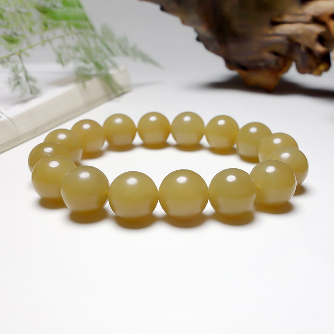 An Exquisite White Jade Bracelets: An Exquisite White Jade Bracelets,Size:12mm 白玉手串