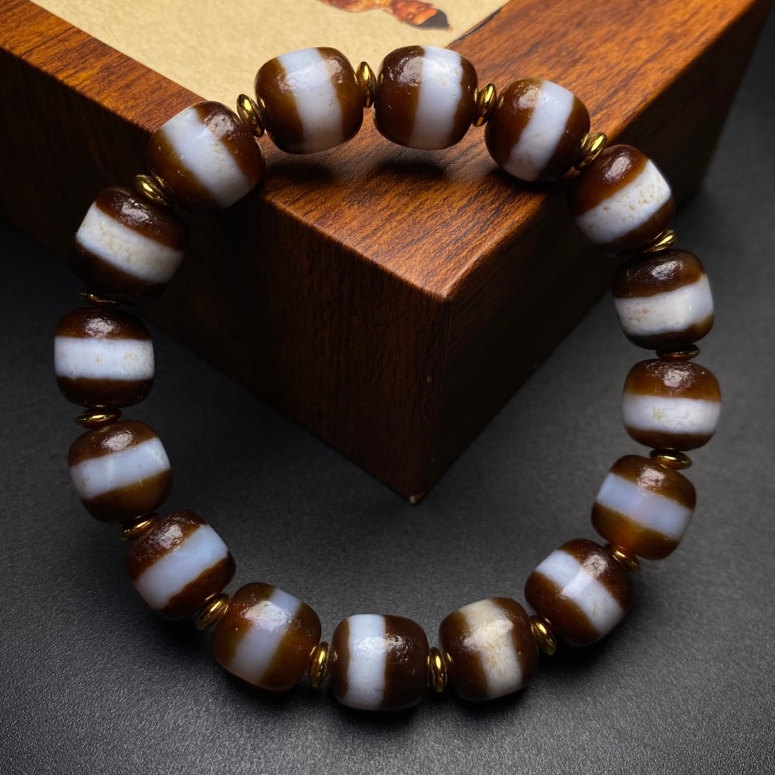 An Exquisite Dzi Bead Bracelets (1 of 9)