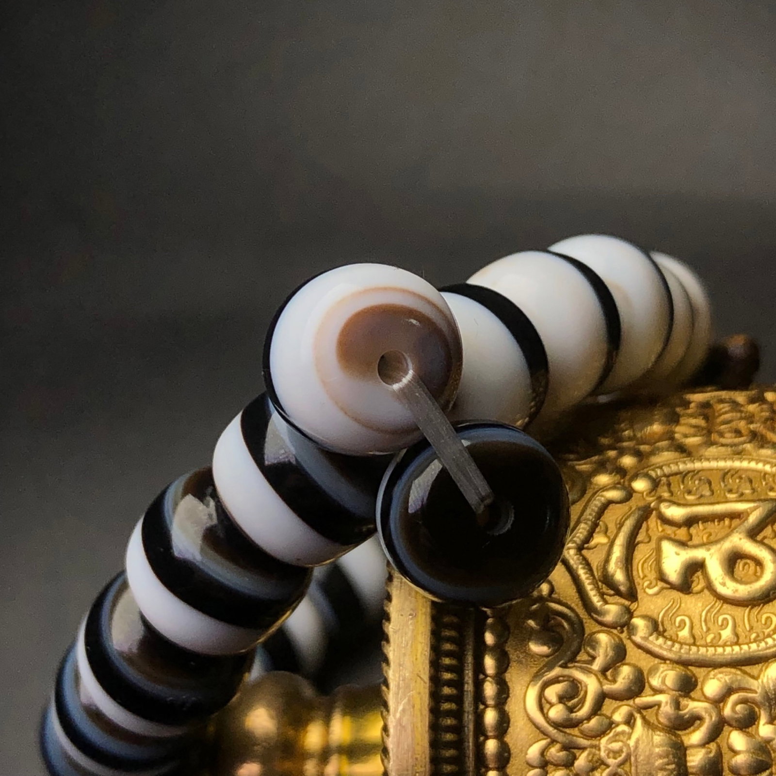 An Exquisite Agate Bracelets - 9