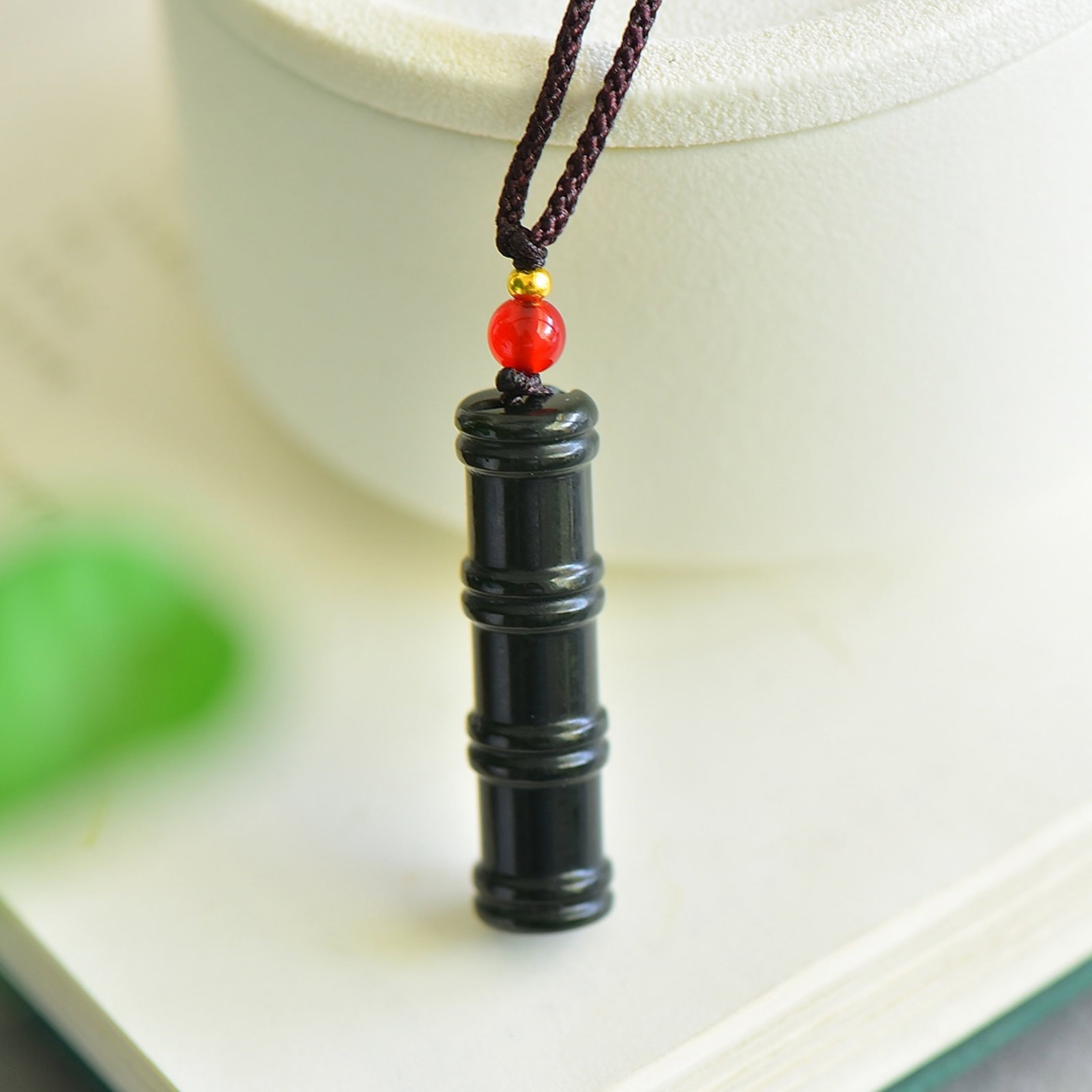 An Exquisite Sapphire Pendant: An Exquisite Sapphire Pendant,Size:40mmx10mm 2、健康,度母象征着健康与长寿； 青玉吊坠