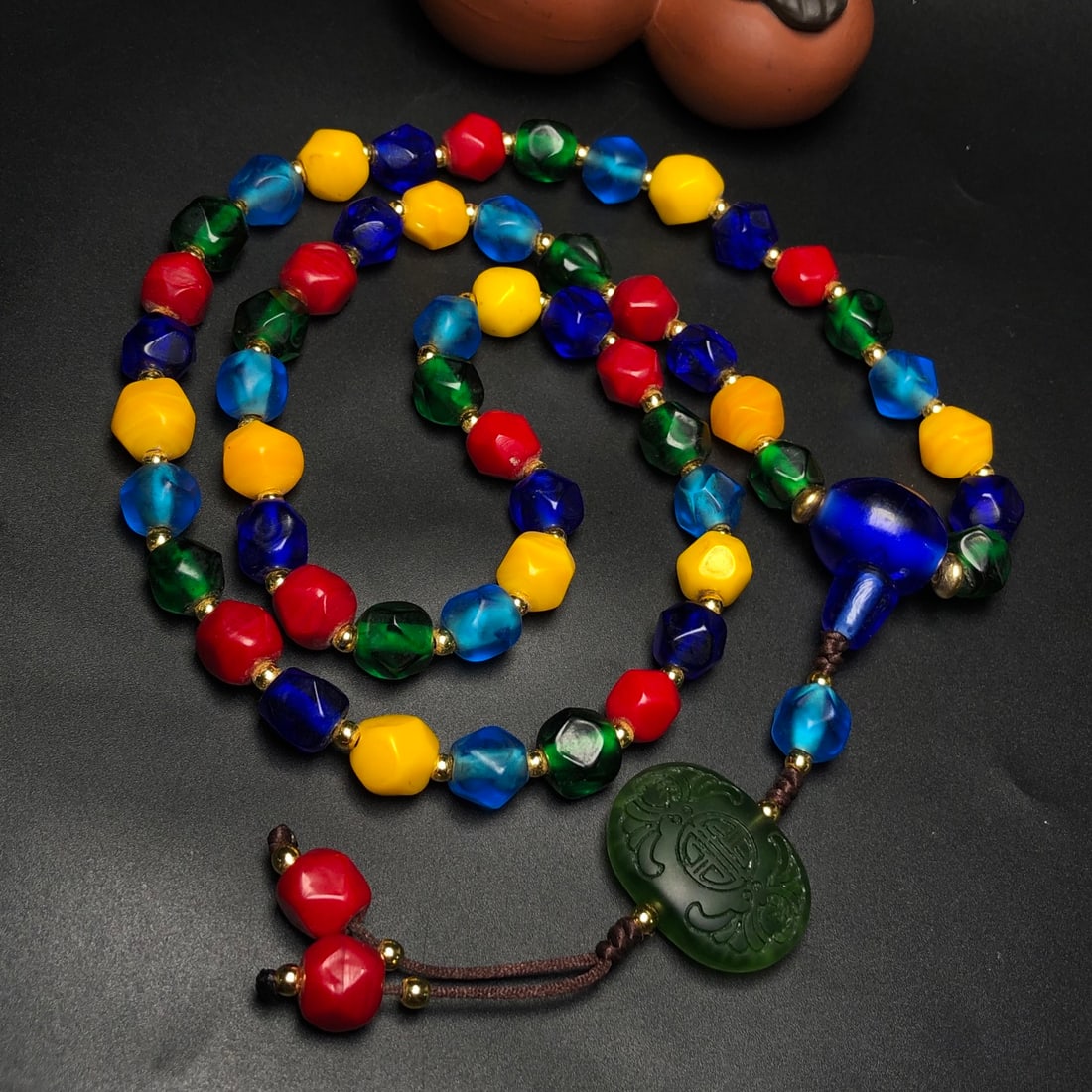 An Exquisite Glass Necklace: An Exquisite Glass Necklace,Size:10mm,31mmx22mmx10mm 琉璃项链