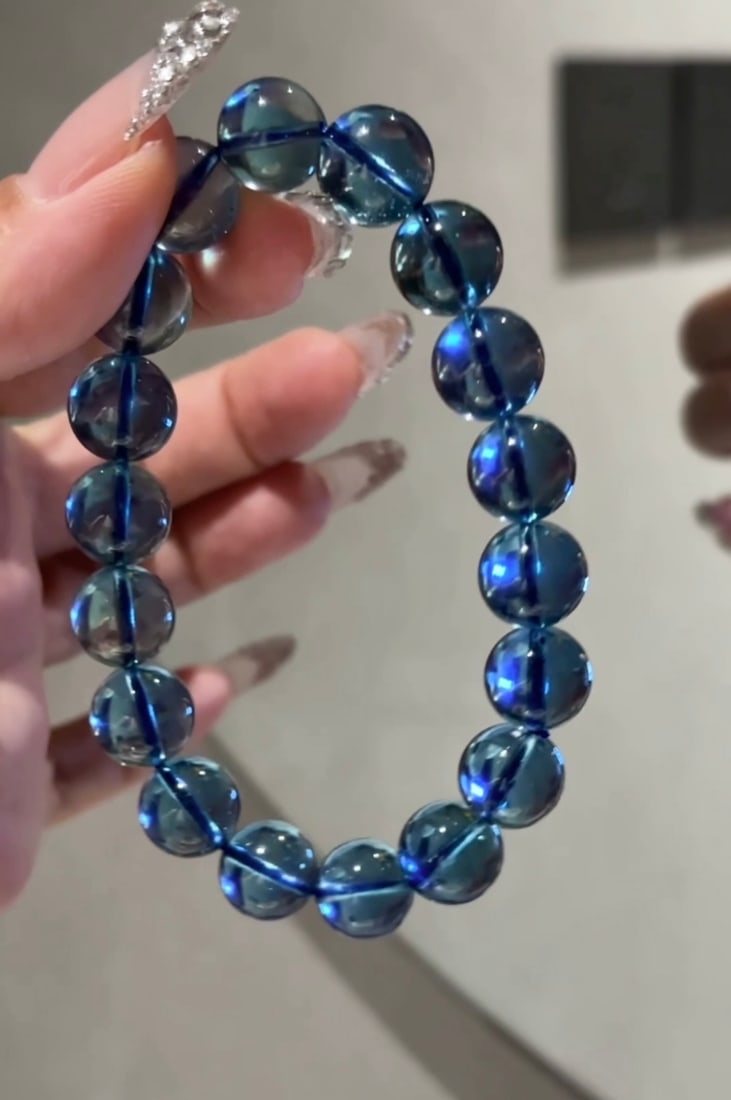 An Exquisite Aquamarine Bracelets: An Exquisite Aquamarine Bracelets,Size:11.6mm,Weight:38.7g 海蓝宝手串