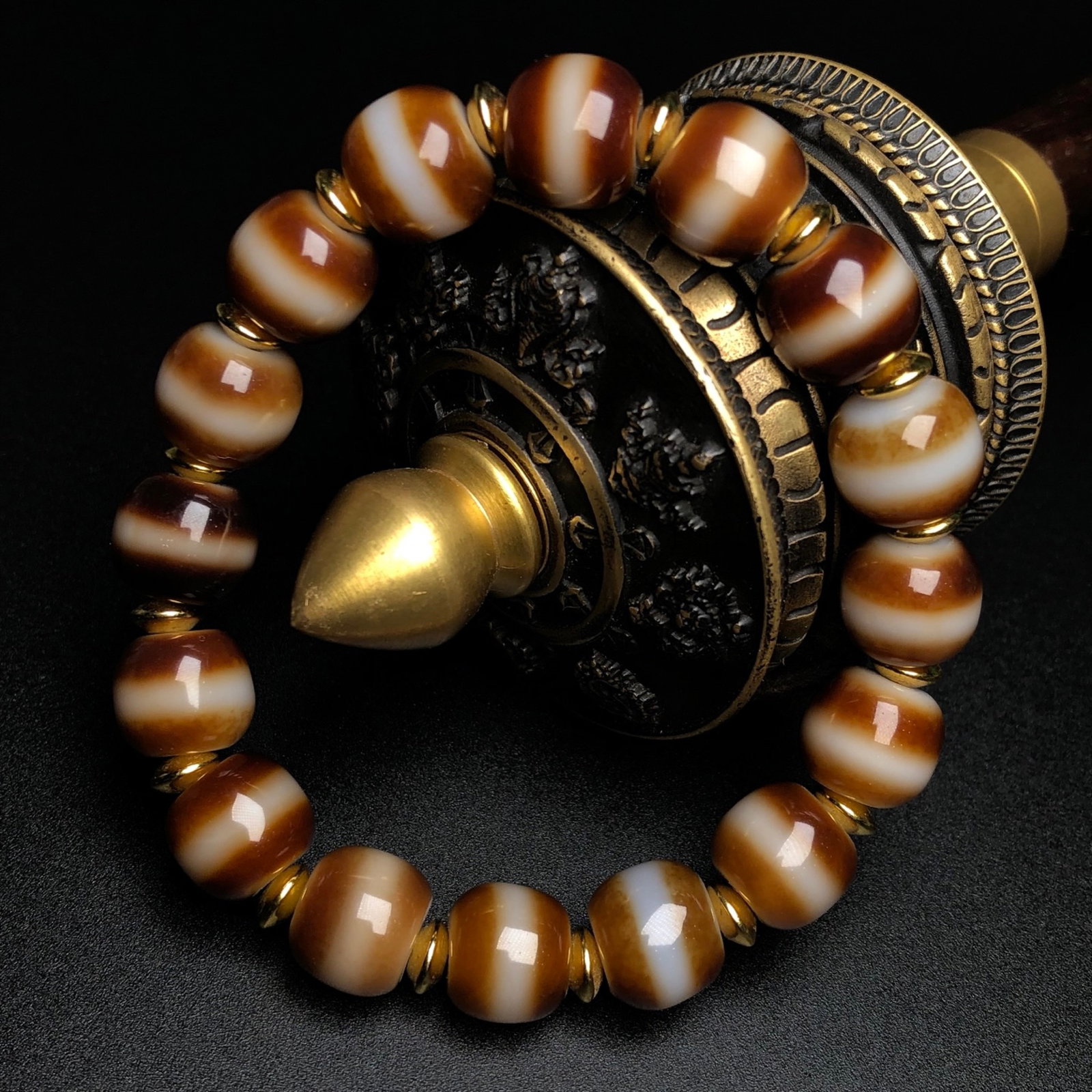 An Exquisite Agate Bracelets - 2