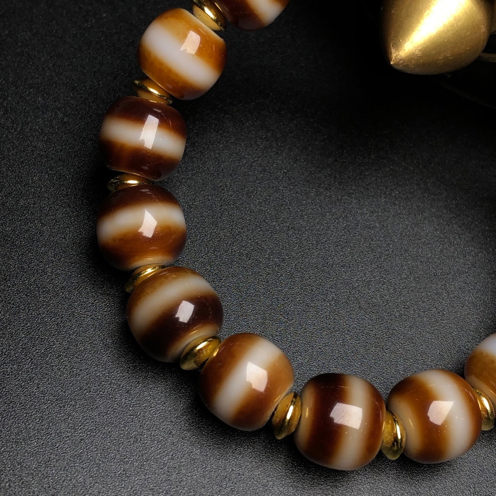 An Exquisite Agate Bracelets - 8