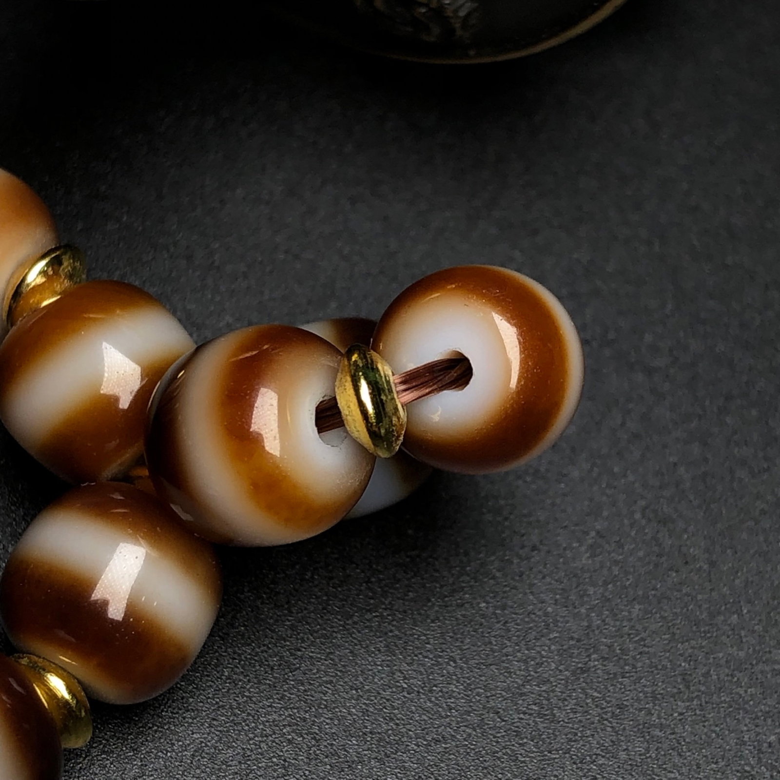 An Exquisite Agate Bracelets - 9