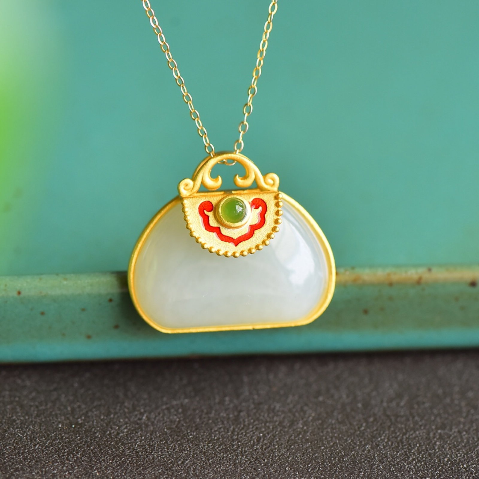 An Exquisite Sterling Silver-Gold Plated Inlaid White Jade Pendant: An Exquisite Sterling Silver-Gold Plated Inlaid White Jade Pendant,Size:16mmx24mm 纯银镀金镶白玉吊坠
