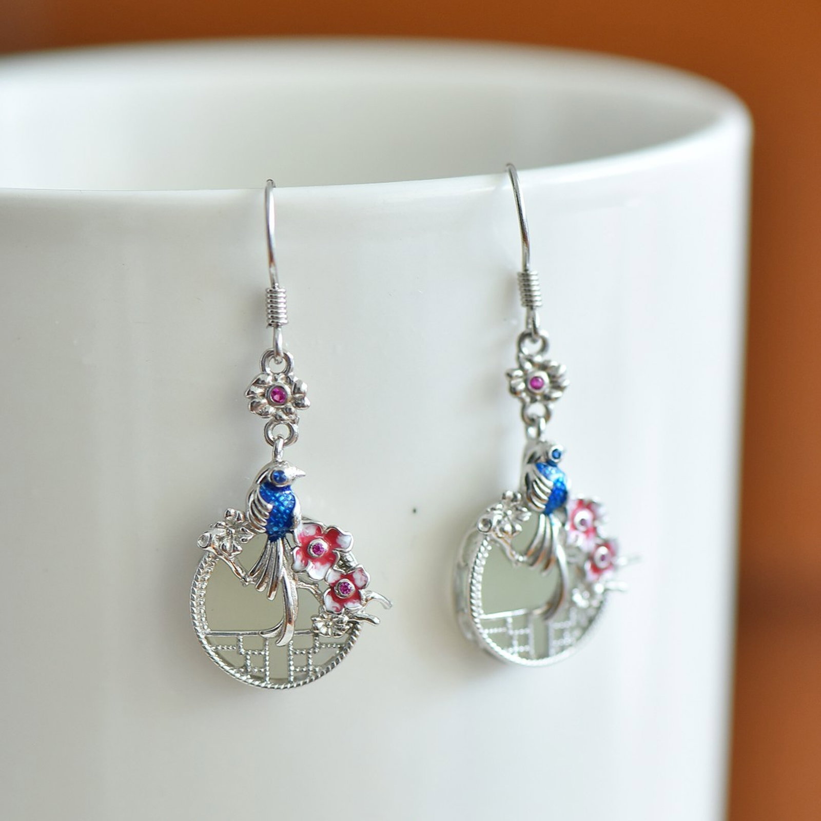 A Pair of Exquisite Sterling Silver Inlaid White Jade Enamel Earrings: A Pair of Exquisite Sterling Silver Inlaid White Jade Enamel Earrings,Size:12mmx12mm 一对纯银镶白玉珐琅耳环
