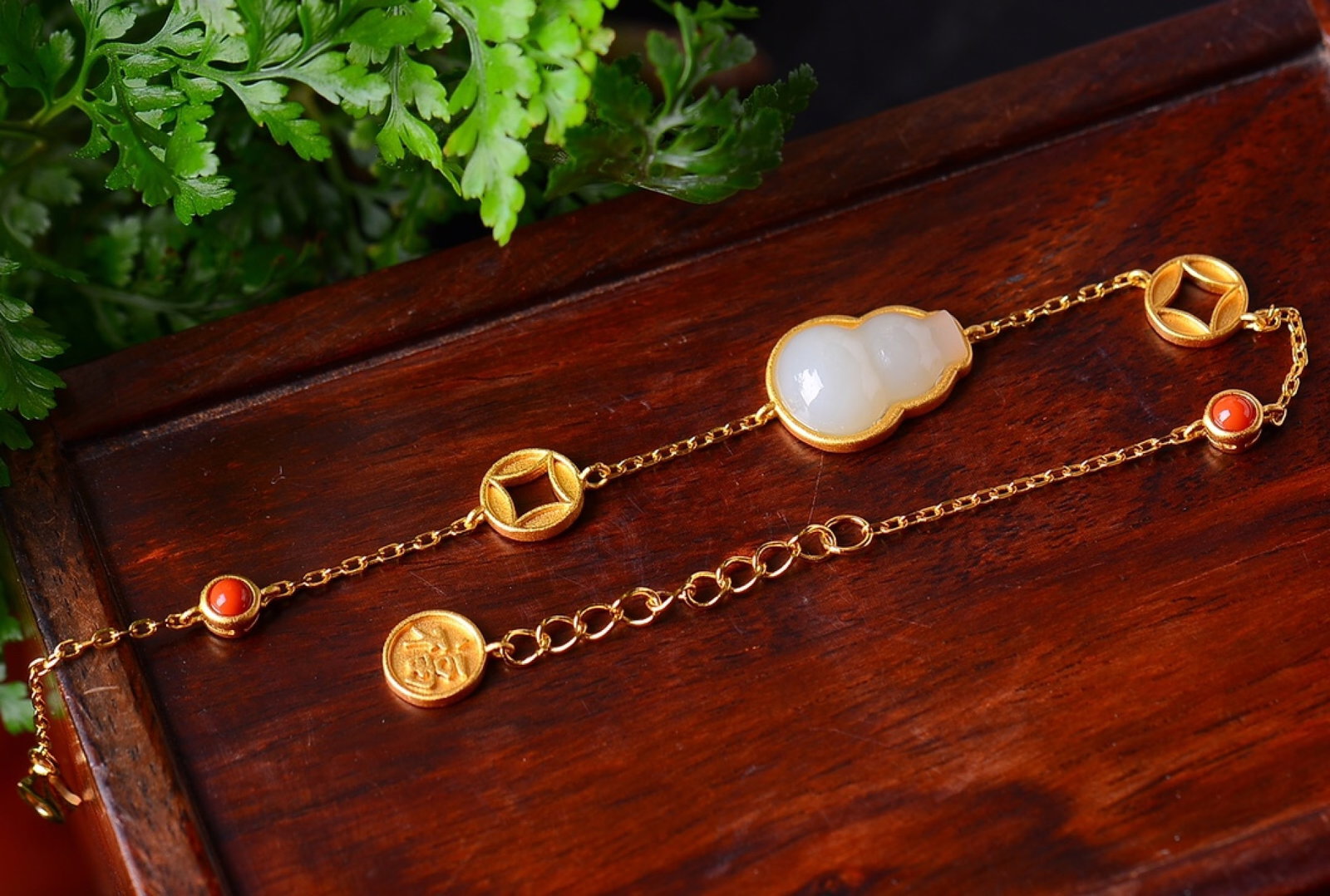 An Exquisite Sterling Silver-Gold Plated Inlaid White Jade Gourd Bracelets: An Exquisite Sterling Silver-Gold Plated Inlaid White Jade Gourd Bracelets,Size:14mmx10mm 纯银镀金镶白玉葫芦手链