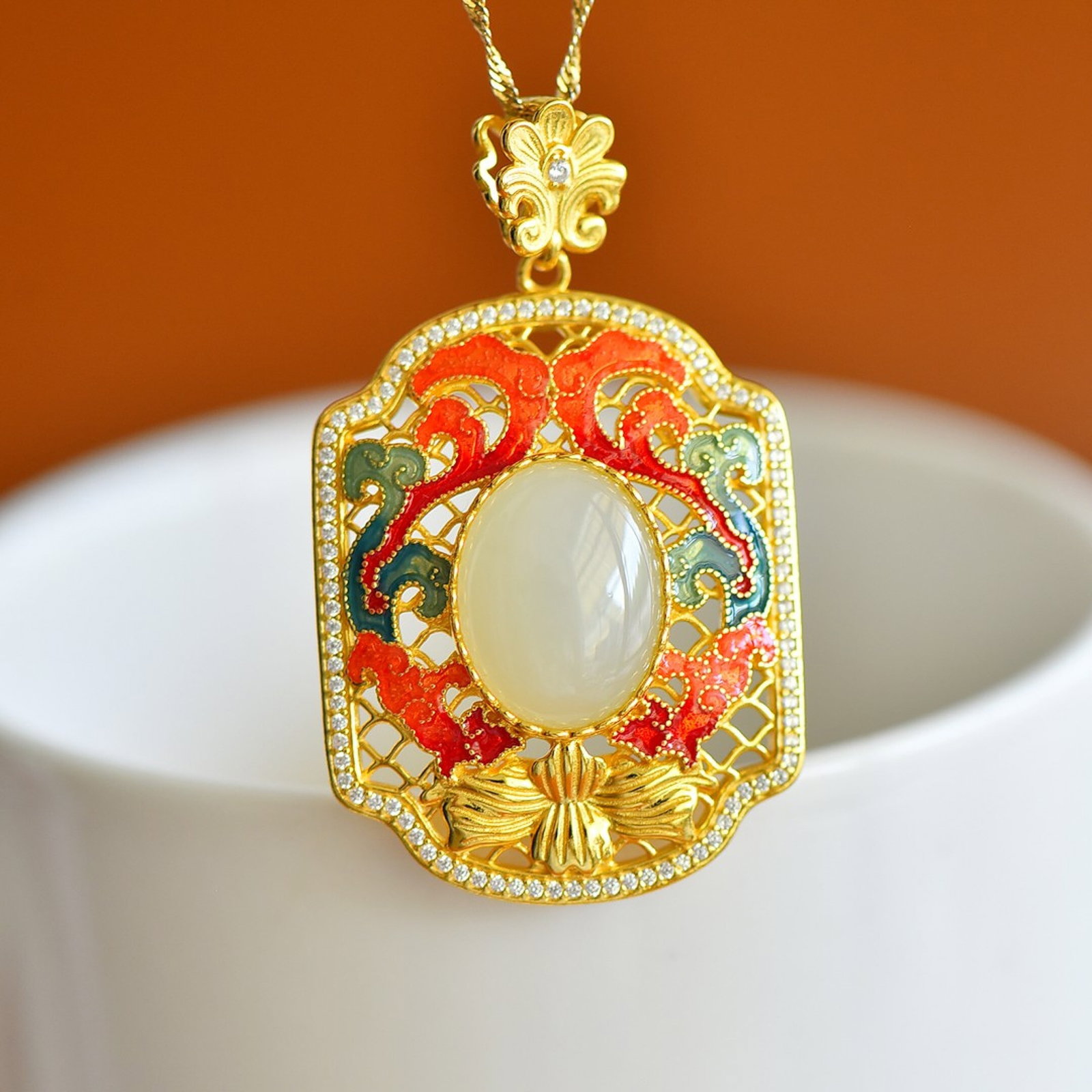 An Exquisite Sterling Silver-Gold Plated Inlaid White Jade Enamel Pendant,Inlaid Diamonds: An Exquisite Sterling Silver-Gold Plated Inlaid White Jade Enamel Pendant,Inlaid Diamonds,Size:12mmx16mm 纯银镀金镶白玉珐琅吊坠,॔
