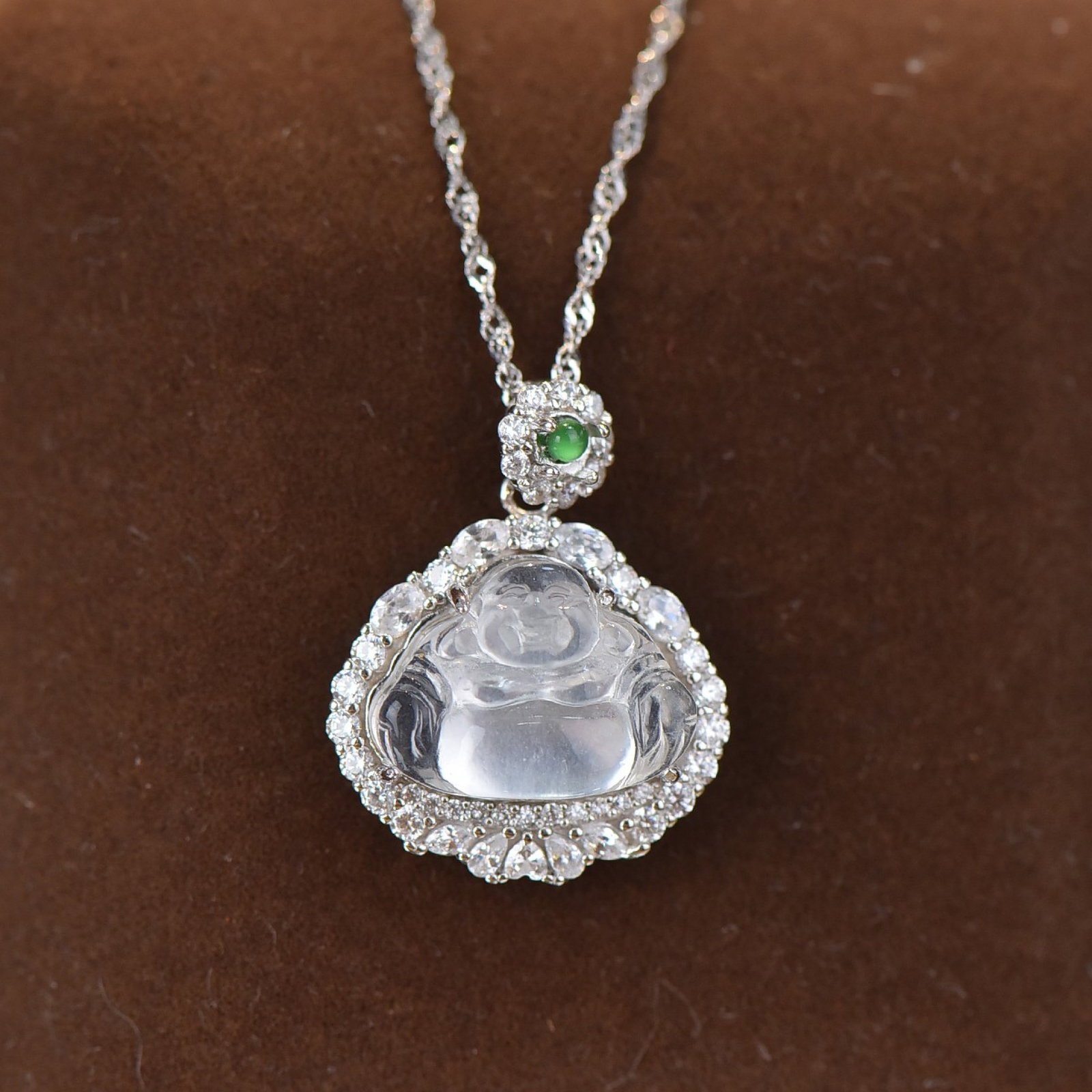 An Exquisite Sterling Silver Inlaid Jadeite Pendant,Inlaid Diamond: An Exquisite Sterling Silver Inlaid Jadeite Pendant,Inlaid Diamond,Size:12mmx16mm 寓意:笑口常开,好运自来