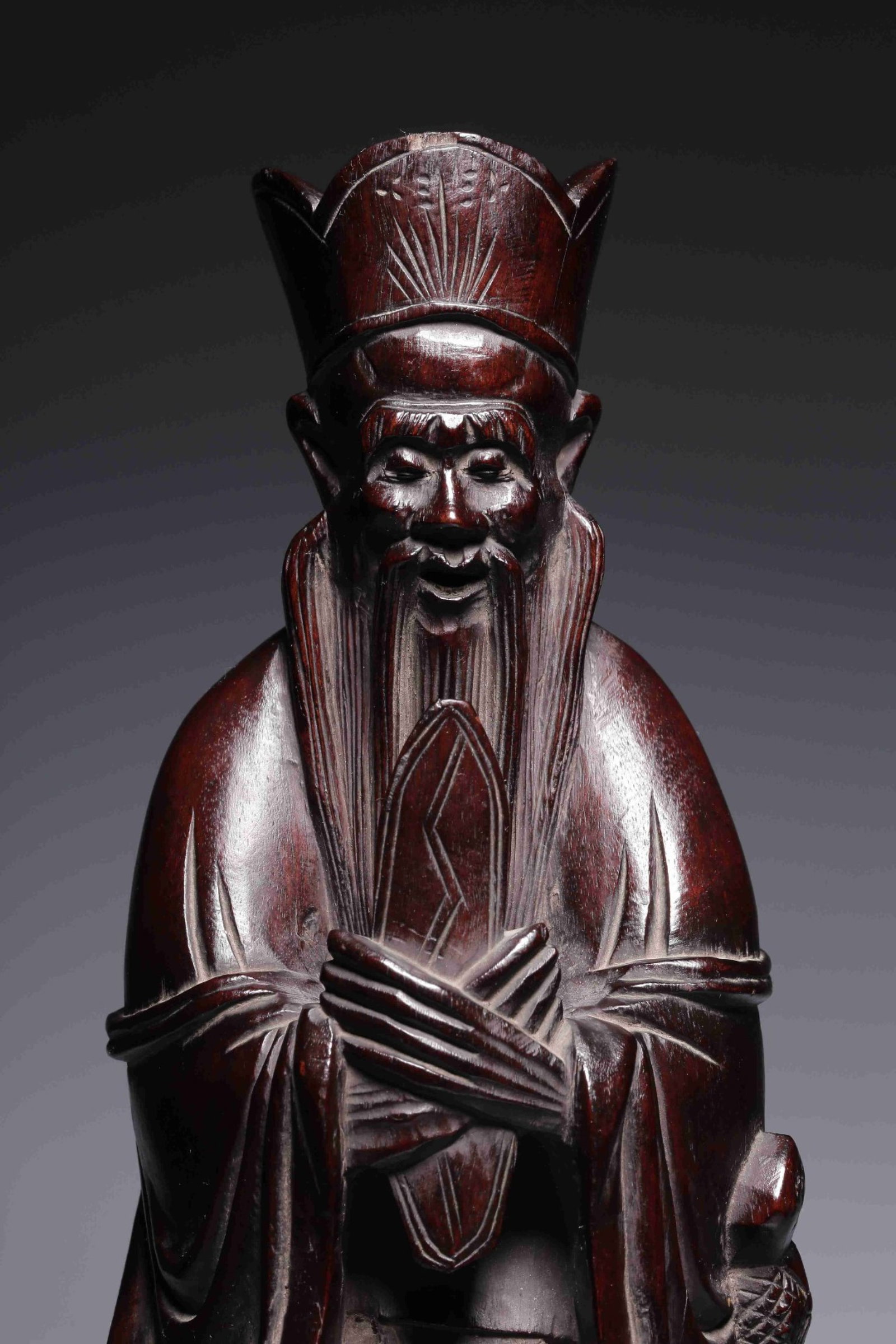 An Exquisite Redwood Figure Ornament: An Exquisite Redwood Figure Ornament,Qing Dynasty,China,Size:12inx4.1inx3.3in,Weight:851g 红木人物摆件，中国清代