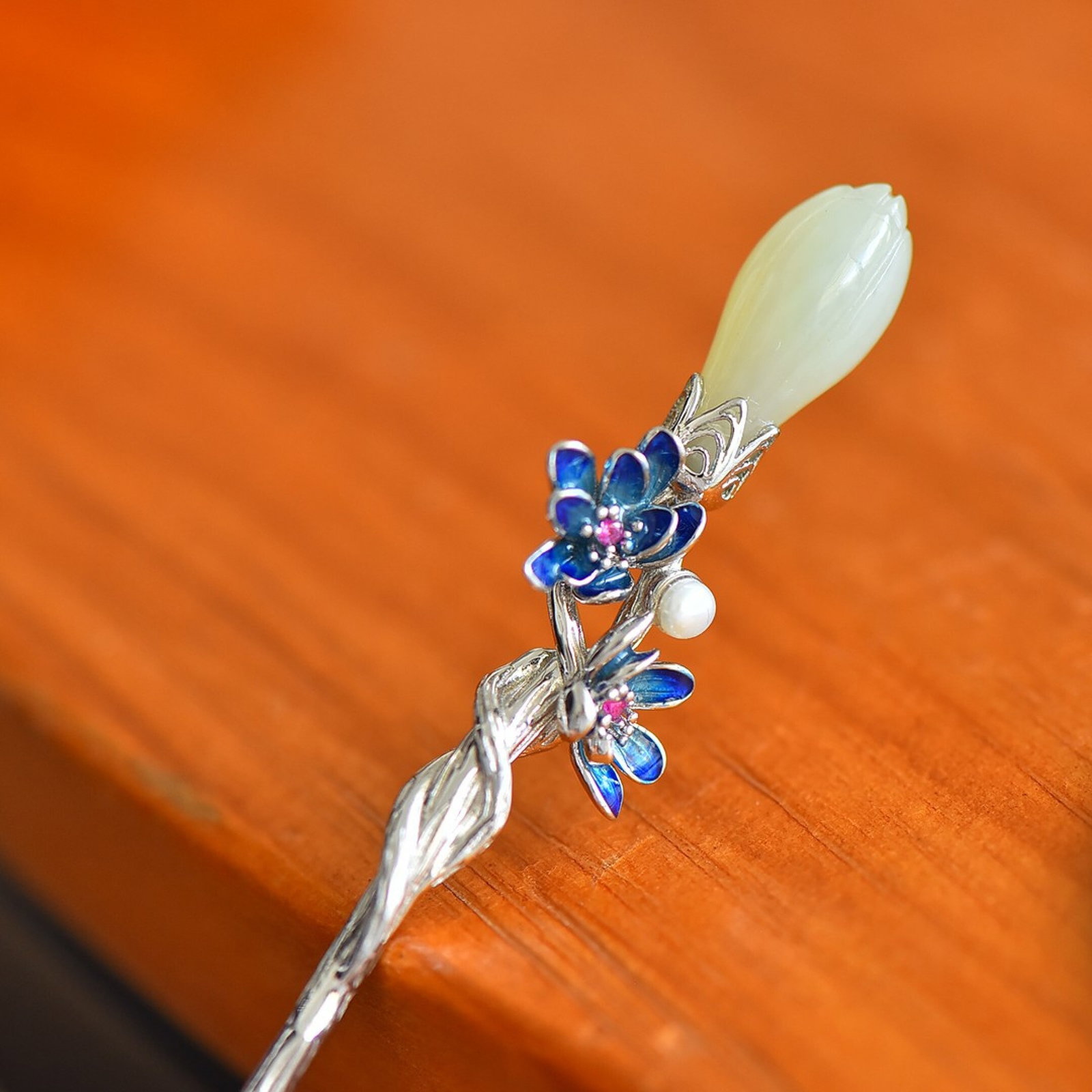 An Exquisite Sterling Silver Inlaid White Jade Enamel Hairpin,Inlaid Pearls: An Exquisite Sterling Silver Inlaid White Jade Enamel Hairpin,Inlaid Pearls,Size:8mmx19mm 纯银镶白玉珐琅发簪,嵌珍珠
