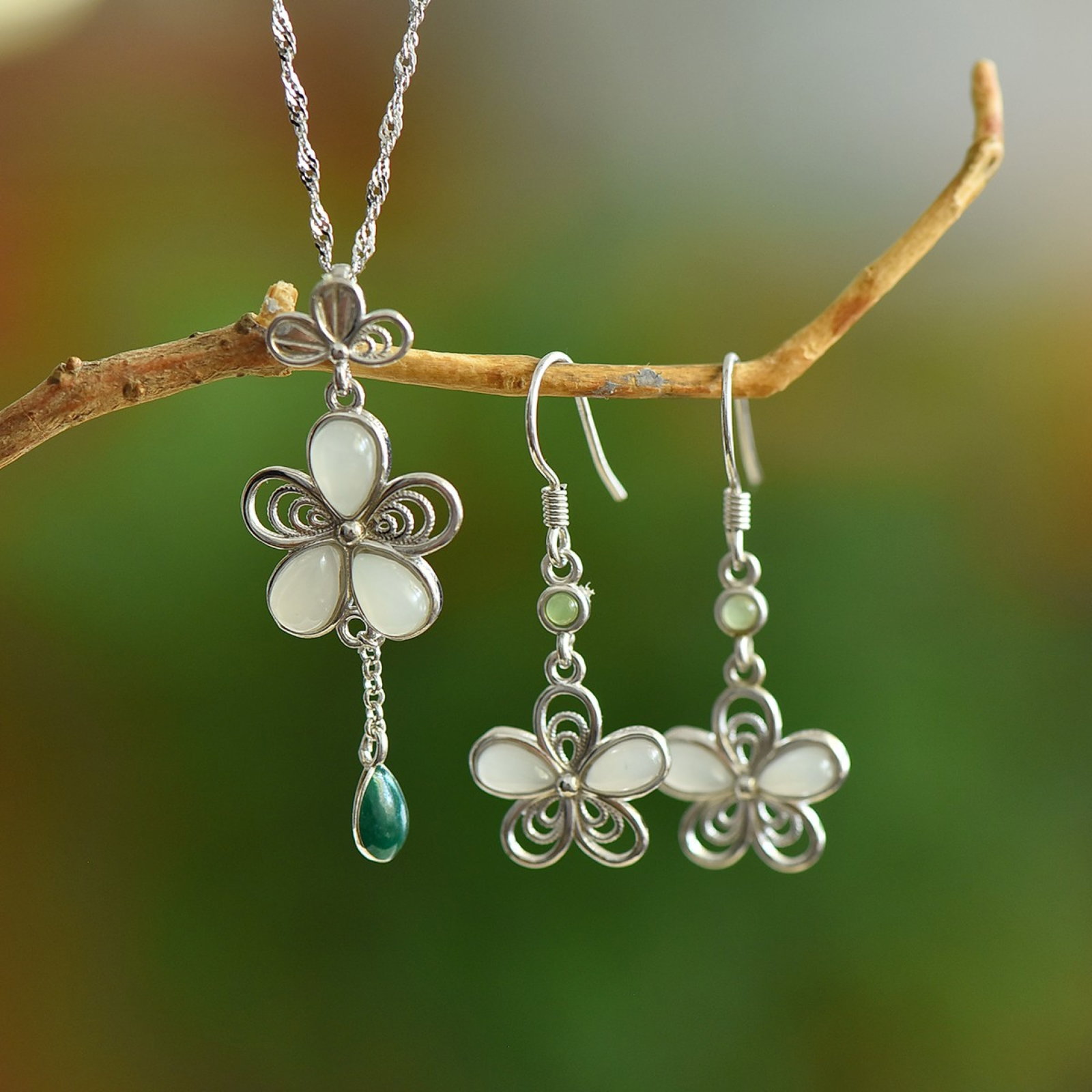 A Set of Fine Sterling Silver Inlaid White Jade Jewelries: A Set of Fine Sterling Silver Inlaid White Jade Jewelries 一套纯银镶白玉首饰