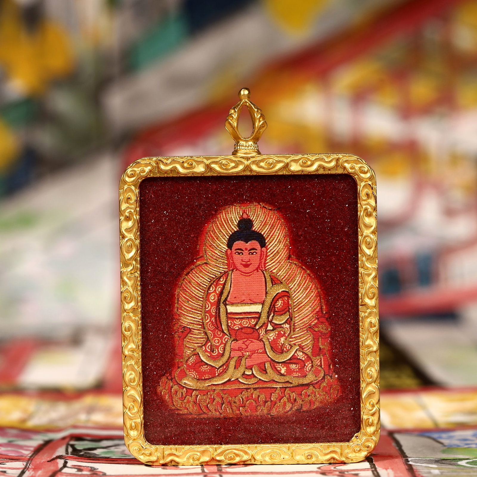 An Exquisite Painted Color Statue of Sakyamuni Tangka: An Exquisite Painted Color Statue of Sakyamuni Tangka,Size:2inx2.8in 彩绘释迦摩尼像唐卡