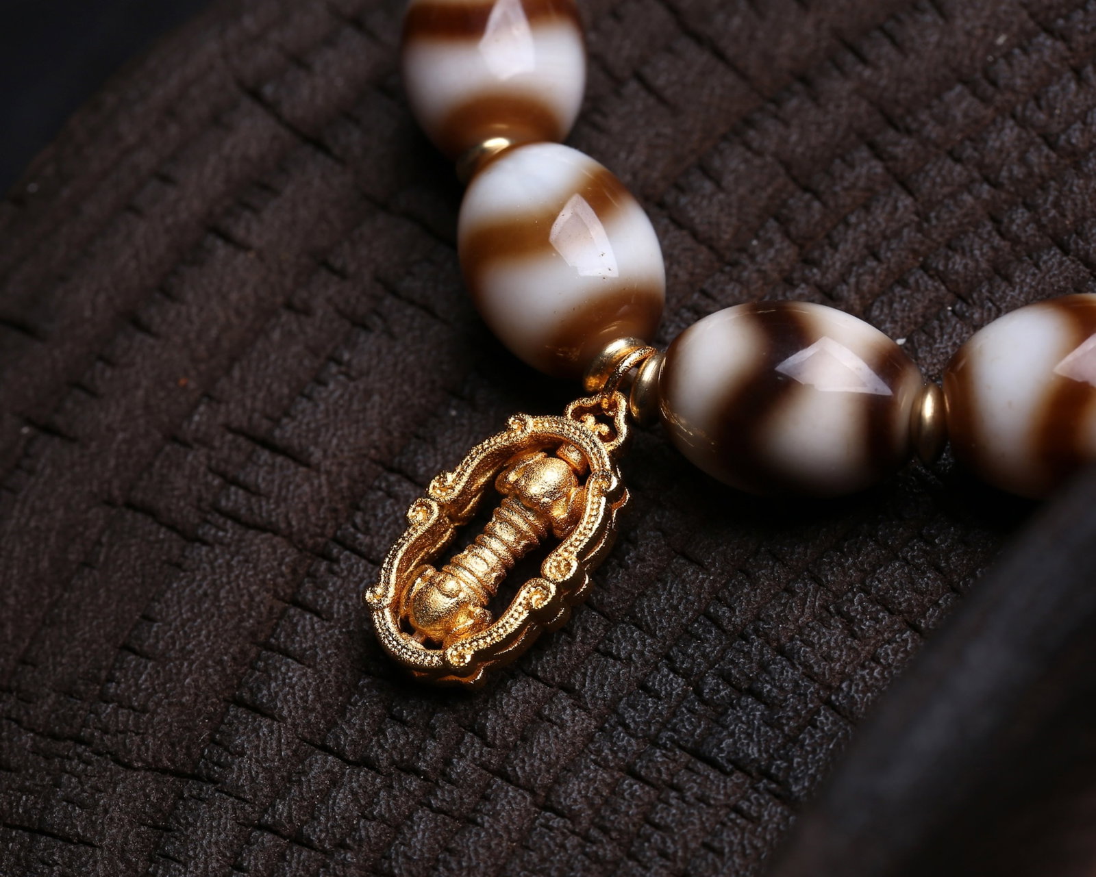 An Exquisite Dzi Bead Bracelets - 2