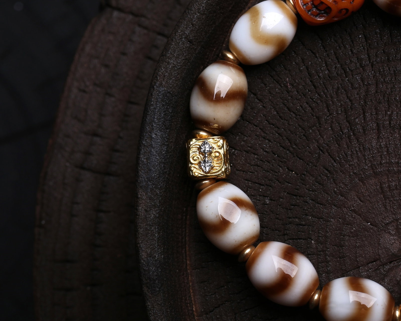 An Exquisite Dzi Bead Bracelets - 3