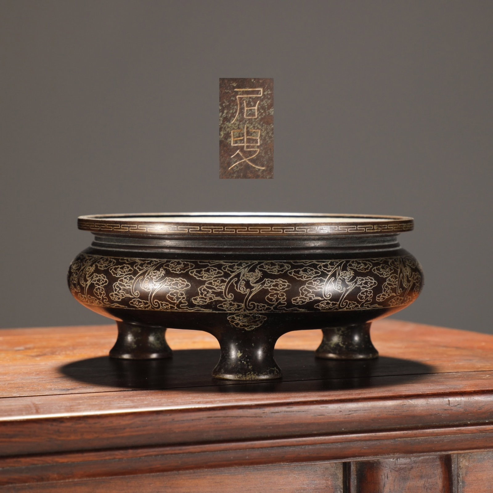 An Exquisite Bronze Inlaid SilverAuspicious Cloud and Bats Pattern Tripod Censer: An Exquisite Bronze Inlaid SilverAuspicious Cloud and Bats Pattern Tripod Censer,Ming Dynasty,China,With Mark,Size:2.4inx5.4inx5.9in,Weight:1200g 铜错银祥云蝙ඉ