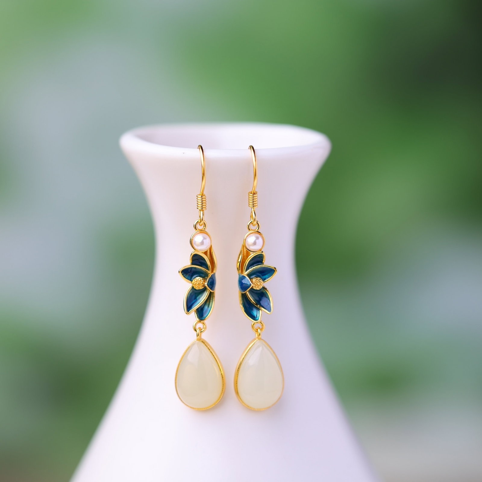 A Pair of Exquisite Sterling Silver-Gold Plated Inlaid White Jade Earrings,Inlaid Pearls: A Pair of Exquisite Sterling Silver-Gold Plated Inlaid White Jade Earrings,Inlaid Pearls,Size:8mmx12mm