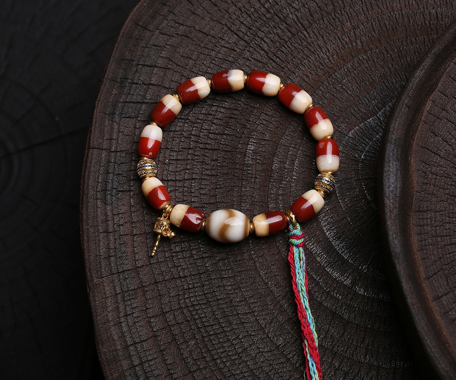 An Exquisite Agate Bracelets: An Exquisite Agate Bracelets,Size:12mmx8mm,Weight:26.5g 玛瑙手串