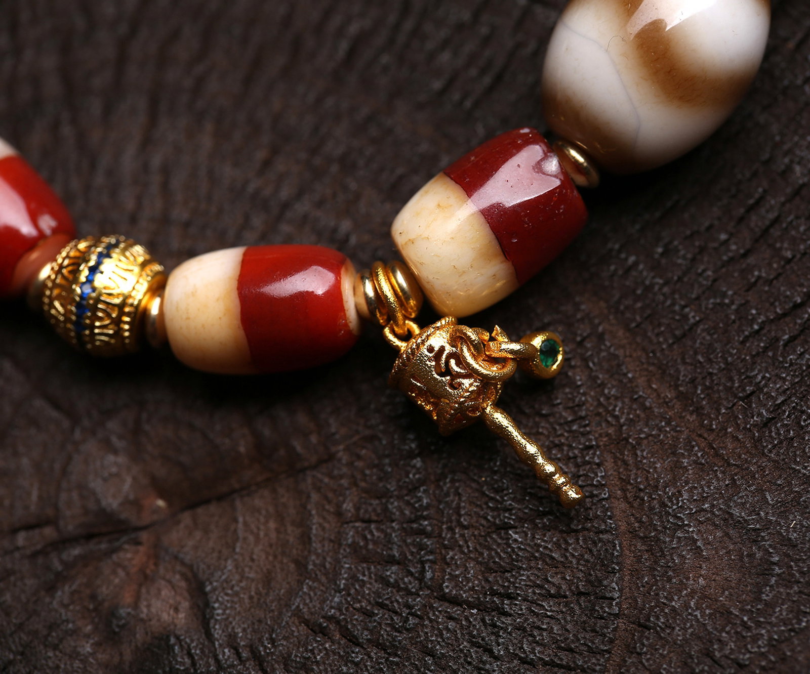 An Exquisite Agate Bracelets - 2