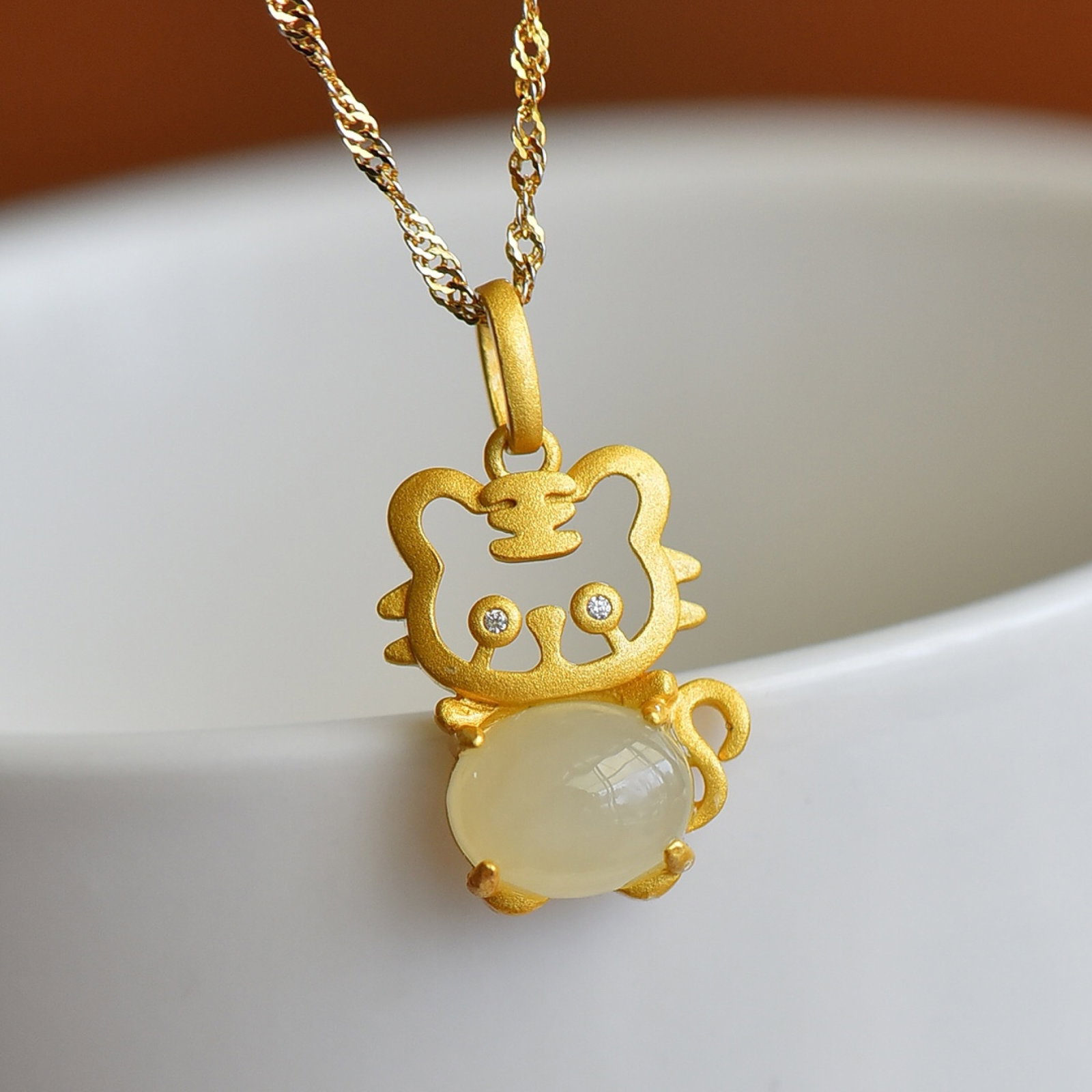 An Exquisite Sterling Silver-Gold Plated Inlaid White Jade Pendant: Sterling Silver-Gold Plated Inlaid White Jade Pendant , Size :7mmx9mm 纯银镀金镶白玉吊坠,尺寸:7mmx9mm