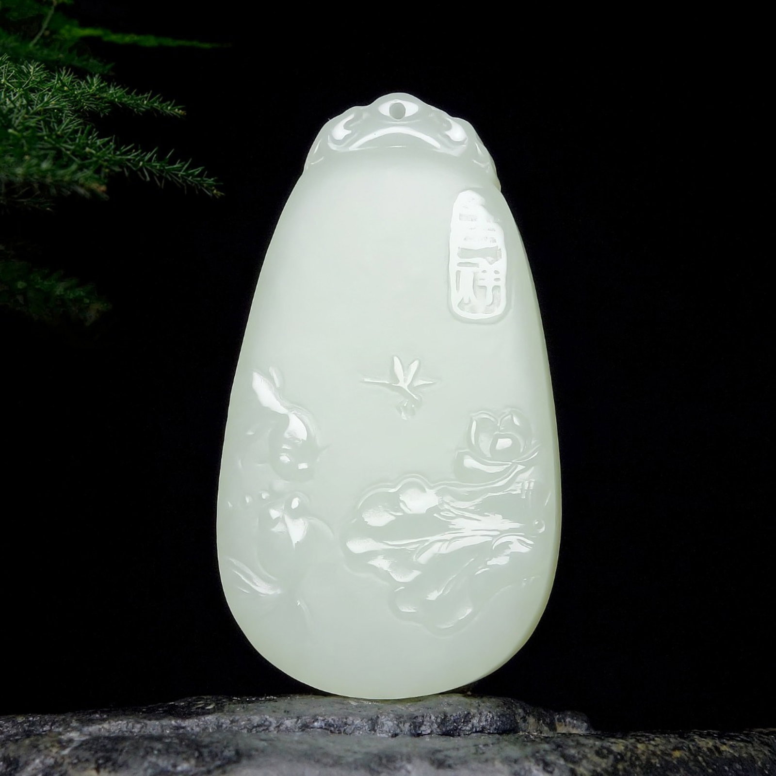 An Exquisite White Jade Fish Pattern Pendant: An Exquisite White Jade Fish Pattern Pendant,Size:50mmx28mmx8mm 白玉鱼纹挂件