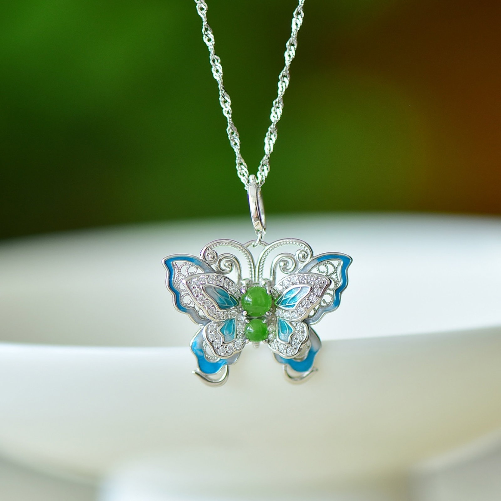 An Exquisite Sterling Silver Inlaid Jasper Enamel Pendant,Inlaid Gems: An Exquisite Sterling Silver Inlaid Jasper Enamel Pendant,Inlaid Gems Size:4mmx4mm 纯银镶碧玉珐琅吊坠,嵌宝石