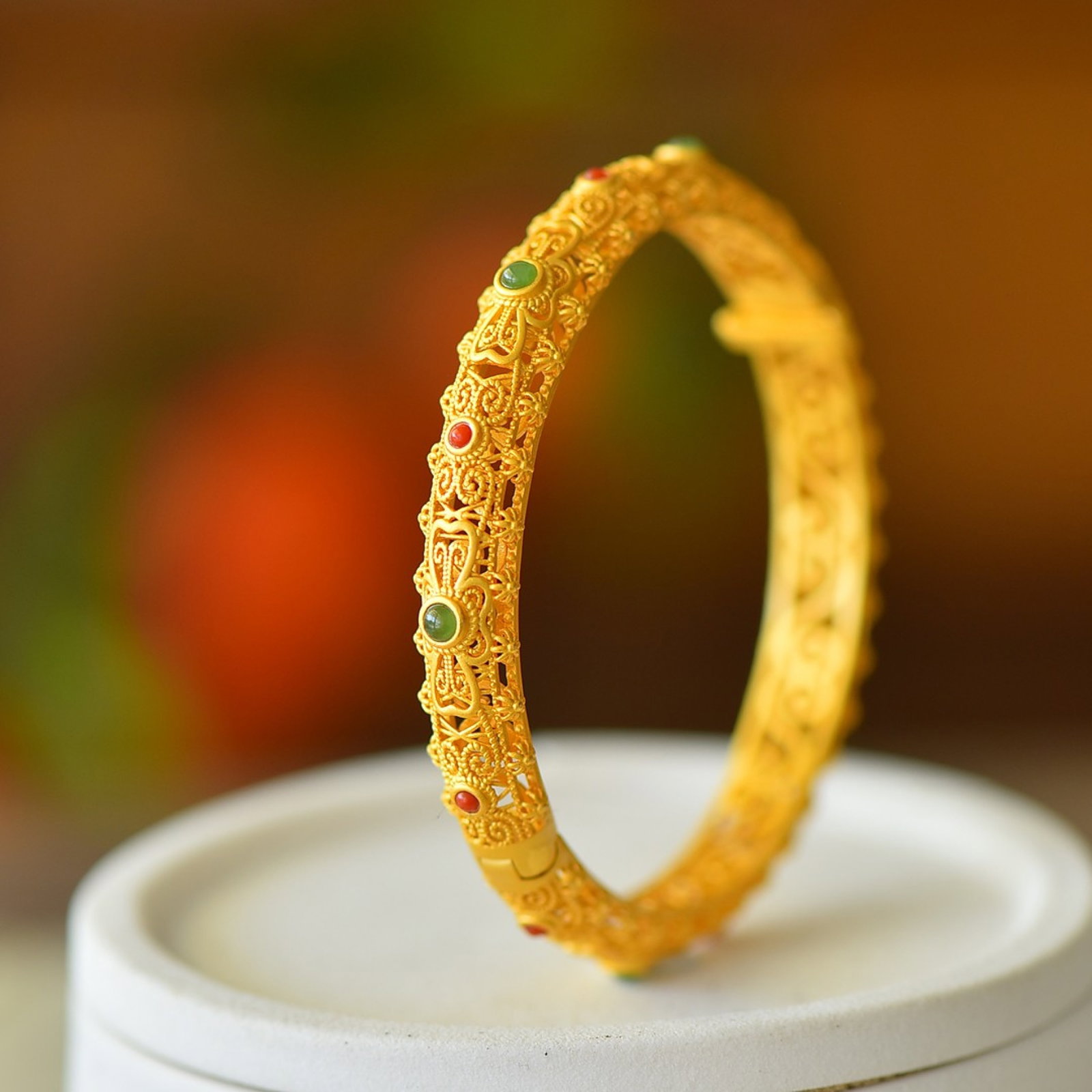 An Exquisite Sterling Silver-Gold Plated Inlaid Jasper Bracelets: An Exquisite Sterling Silver-Gold Plated Inlaid Jasper Bracelets 纯银镀金镶碧玉手镯
