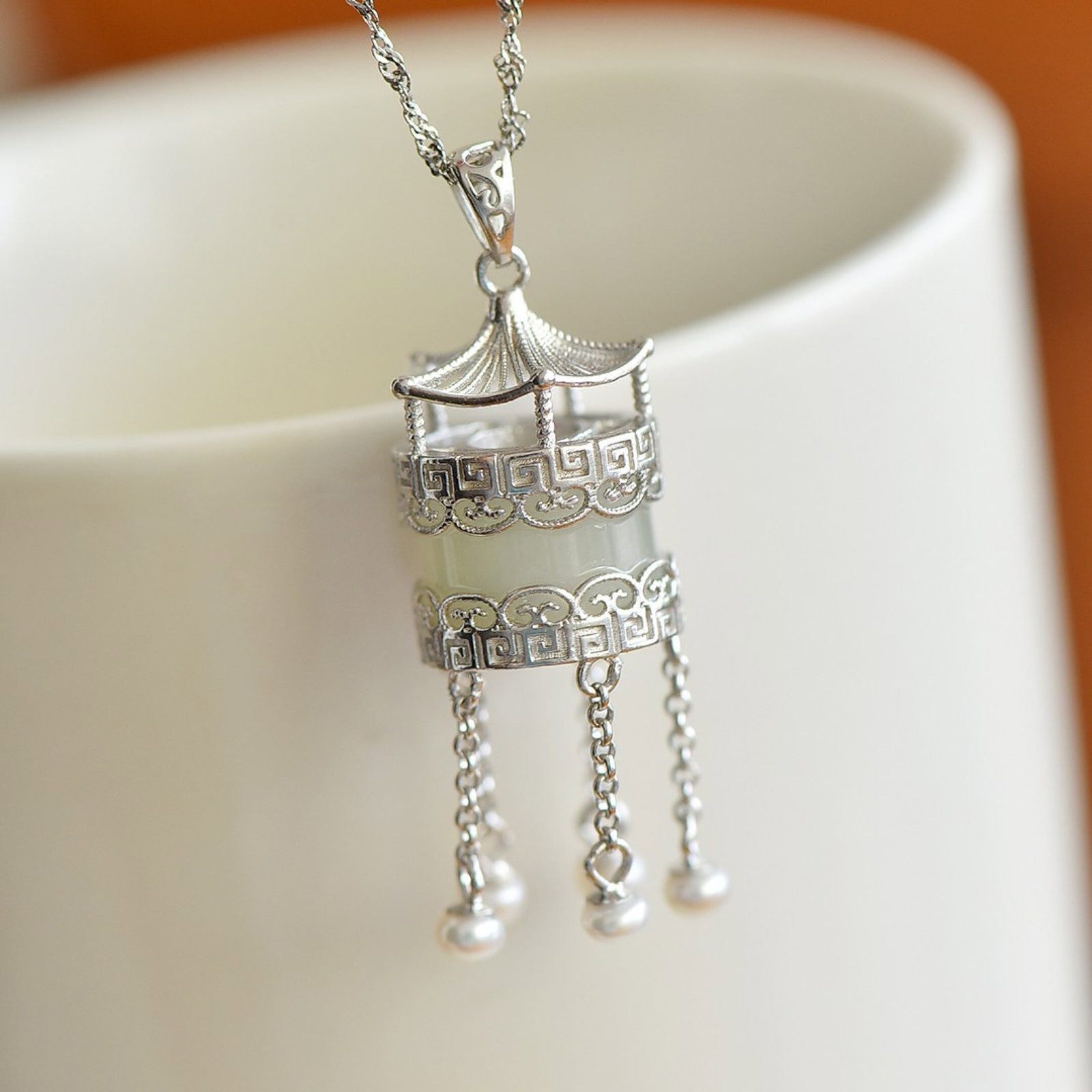An Exquisite Sterling Silver Inlaid White Jade Pendant,Inlaid Diamonds: An Exquisite Sterling Silver Inlaid White Jade Pendant,Inlaid Diamonds,Size:8mmx12mm 纯银镶白玉吊坠,嵌钻石
