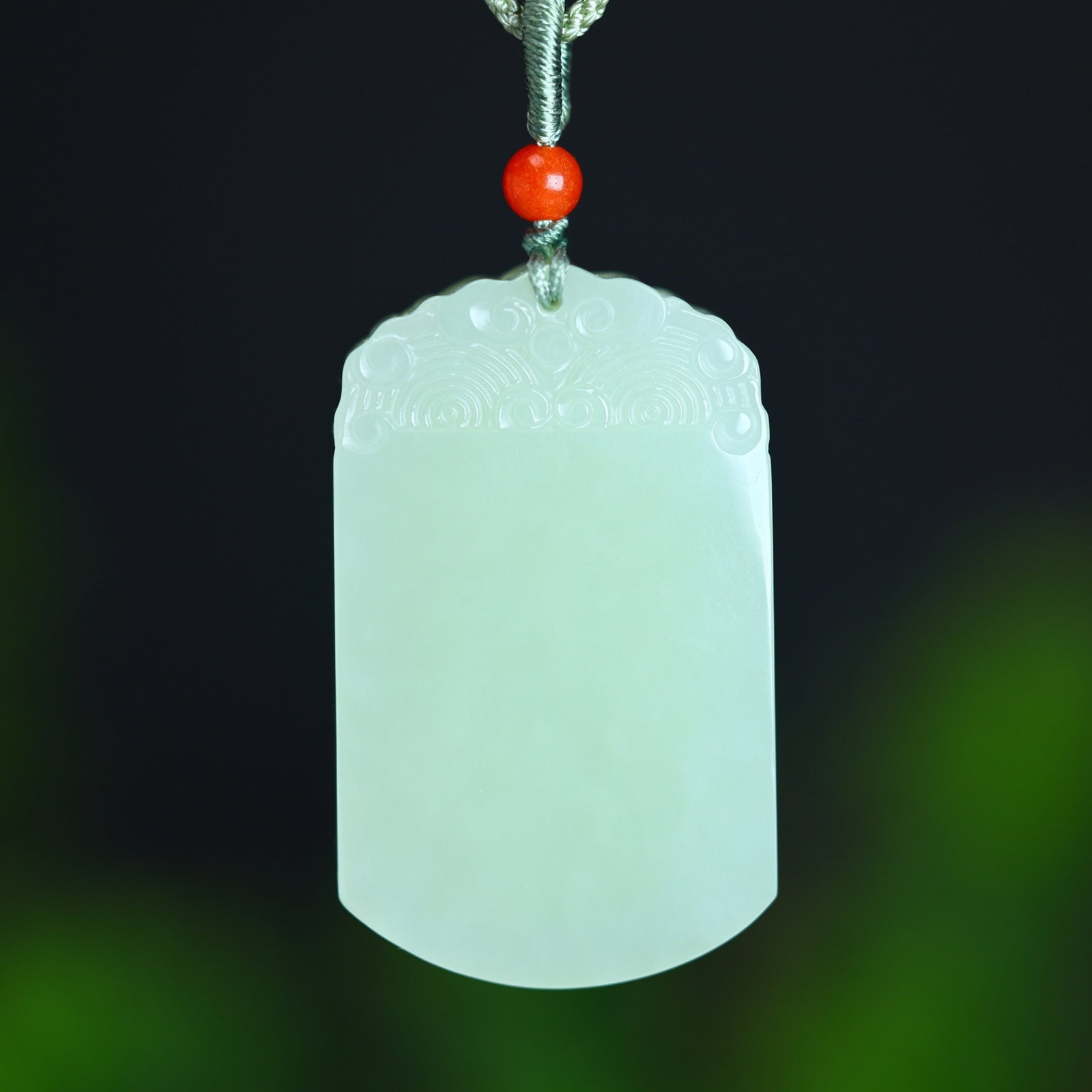 An Exquisite White Jade Pendant: An Exquisite White Jade Pendant,Size:27mmx44mm (寓意)寓意吉祥 平安 白玉吊坠
