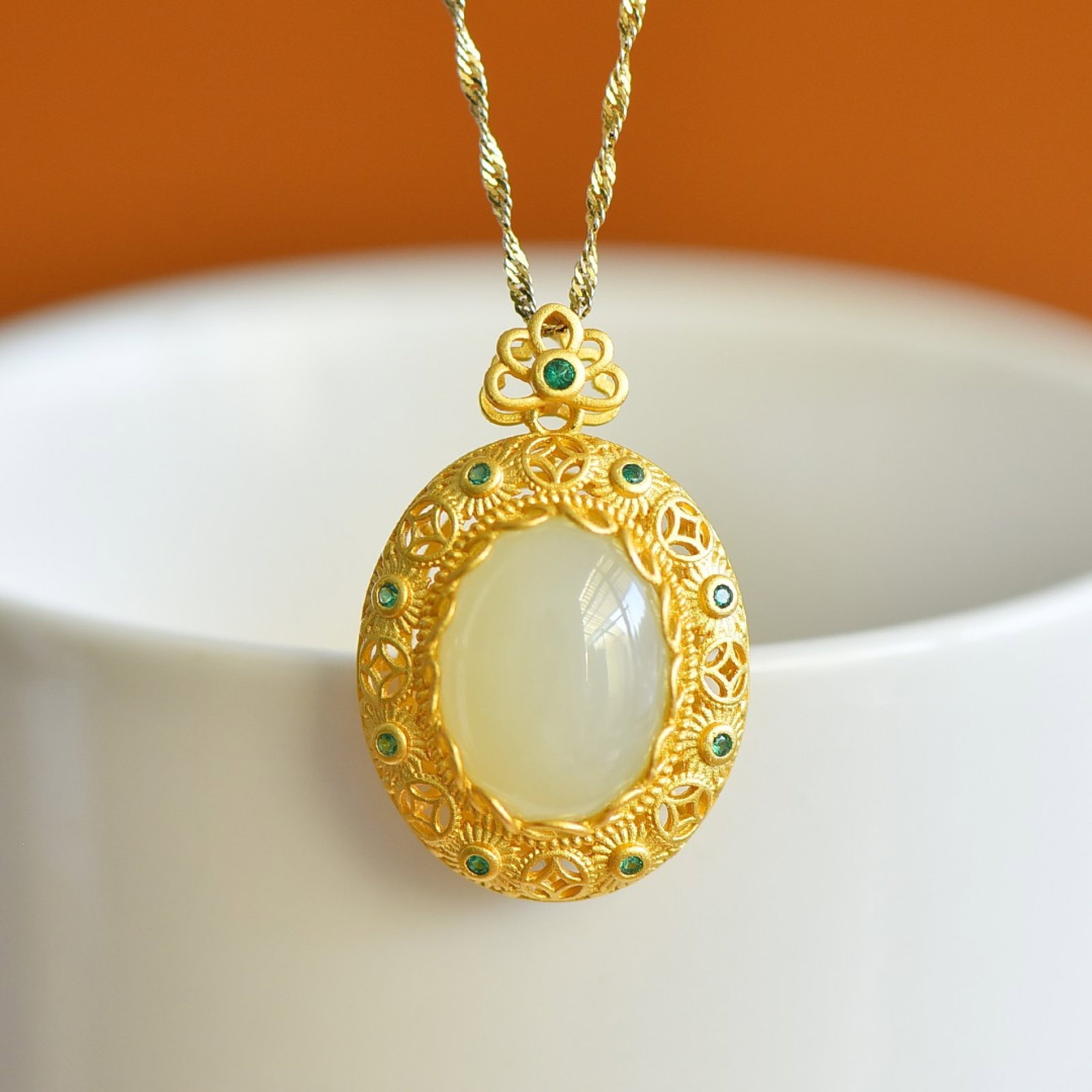 An Exquisite Sterling Silver-Gold Plated Inlaid White Jade Pendant,Inlaid Diamond: An Exquisite Sterling Silver-Gold Plated Inlaid White Jade Pendant,Inlaid Diamond,Size:12mmx16mm 纯银镀金镶白玉吊坠,嵌钻石