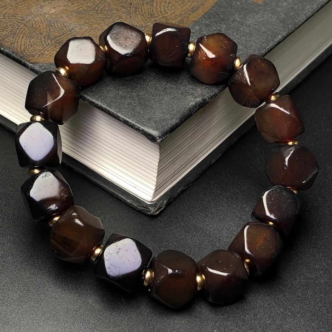 An Exquisite Agate Bracelets: An Exquisite Agate Bracelets,Size:12mm 玛瑙手串