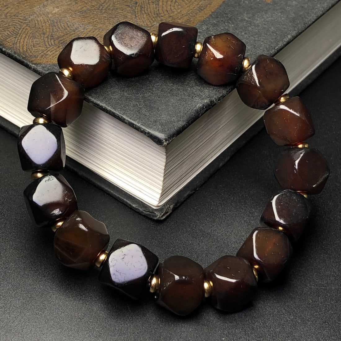 An Exquisite Agate Bracelets - 2