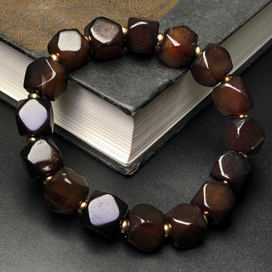 An Exquisite Agate Bracelets - 3