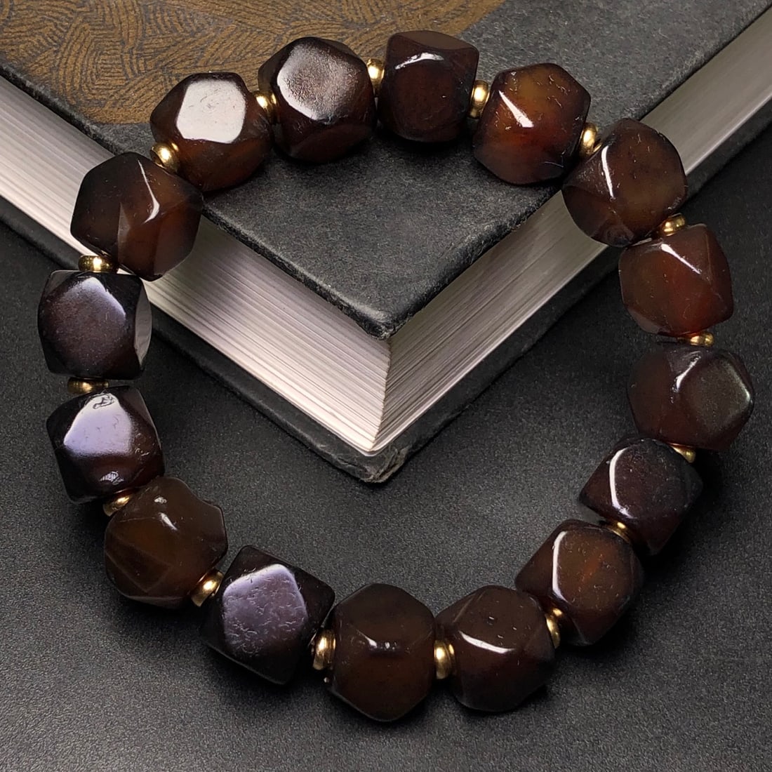 An Exquisite Agate Bracelets - 5