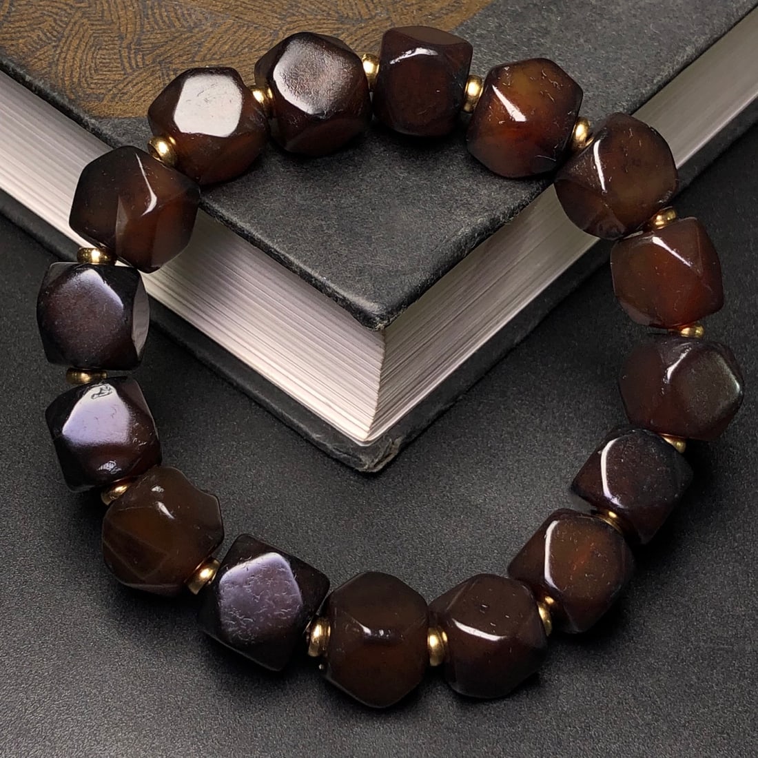 An Exquisite Agate Bracelets - 6