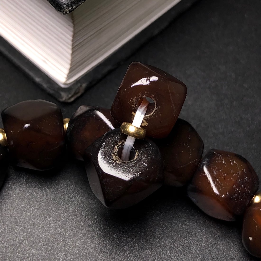 An Exquisite Agate Bracelets - 8