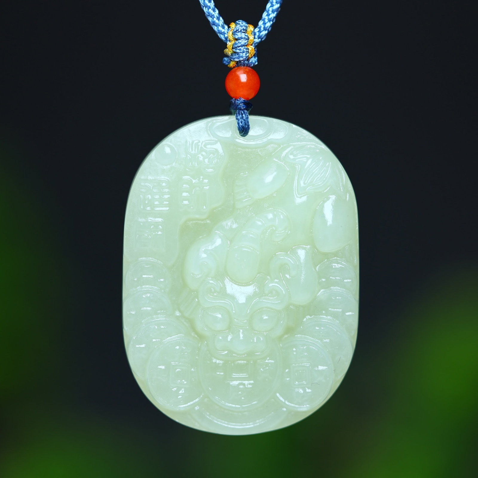 An Exquisite White Jade Auspicious Cloud and Auspicious Beast Pattern Pendant: An Exquisite White Jade Auspicious Cloud and Auspicious Beast Pattern Pendant,Size:35mmx47mm (寓意)吉祥 招财进宝 辟邪保平安