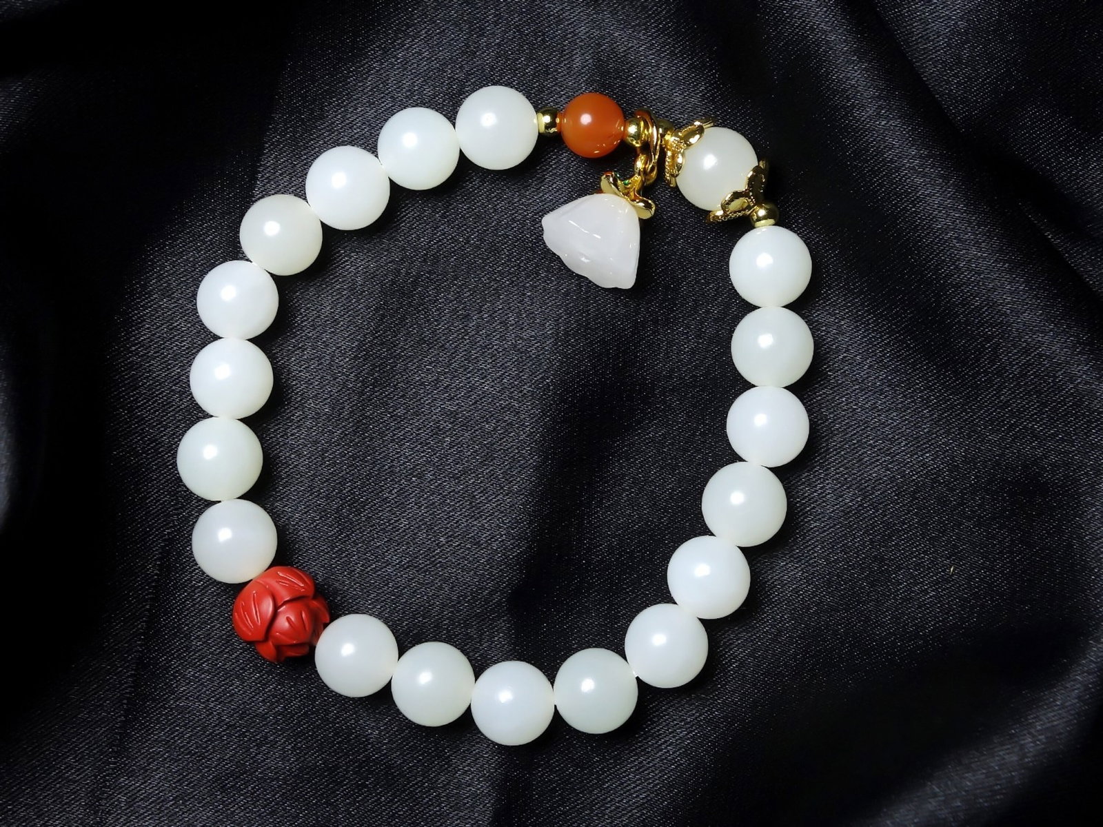 An Exquisite White Jade Bracelets: An Exquisite White Jade Bracelets,Size:(bead)8mm 白玉手链