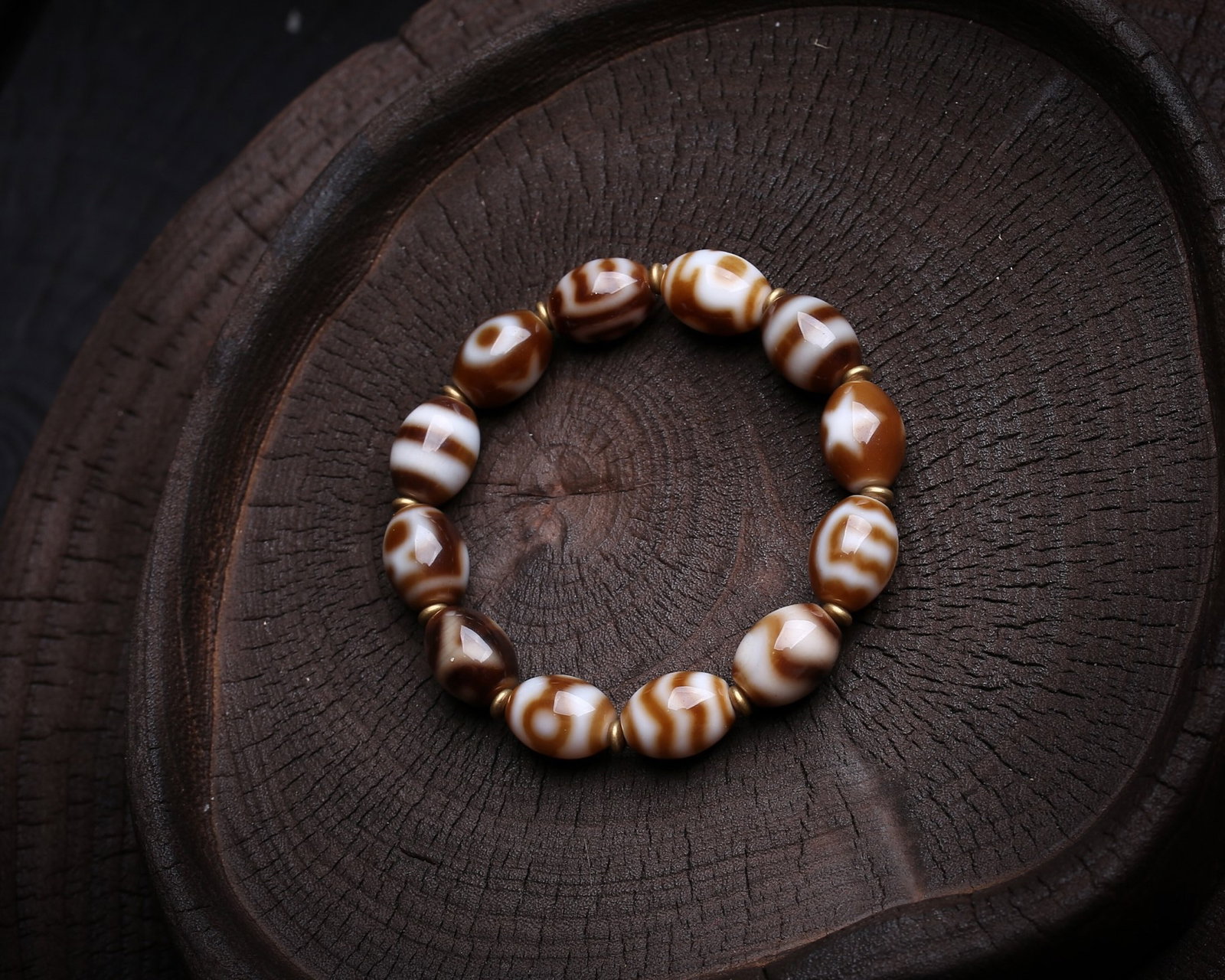 An Exquisite Dzi Bead Bracelets: An Exquisite Dzi Bead Bracelets,Size:12mmx16mm,Weight:41.4g 天珠手串 寓意:去灾集善 聚财招财 驱邪避