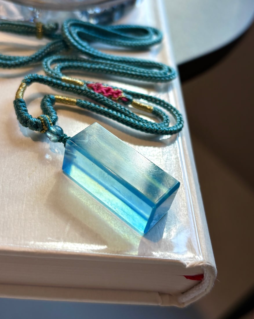 An Exquisite Aquamarine Pendant: An Exquisite Aquamarine Pendant,Size:24mmx11mm,Total Weight:13g 海蓝宝吊坠